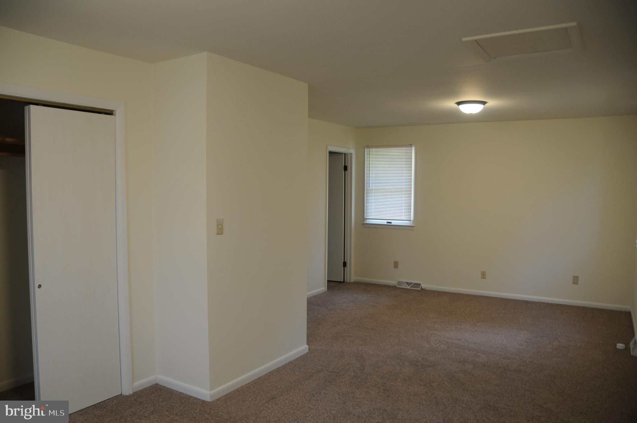 WHITE HALL - Residential
