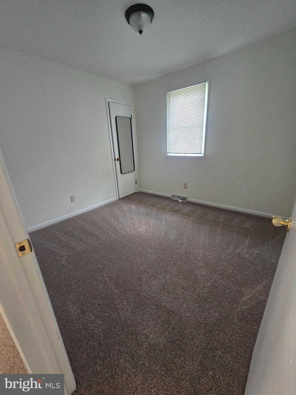 WHITE HALL - Residential