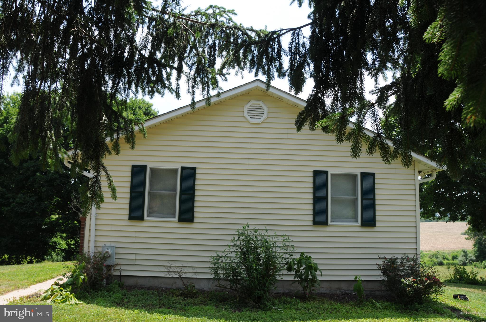 WHITE HALL - Residential