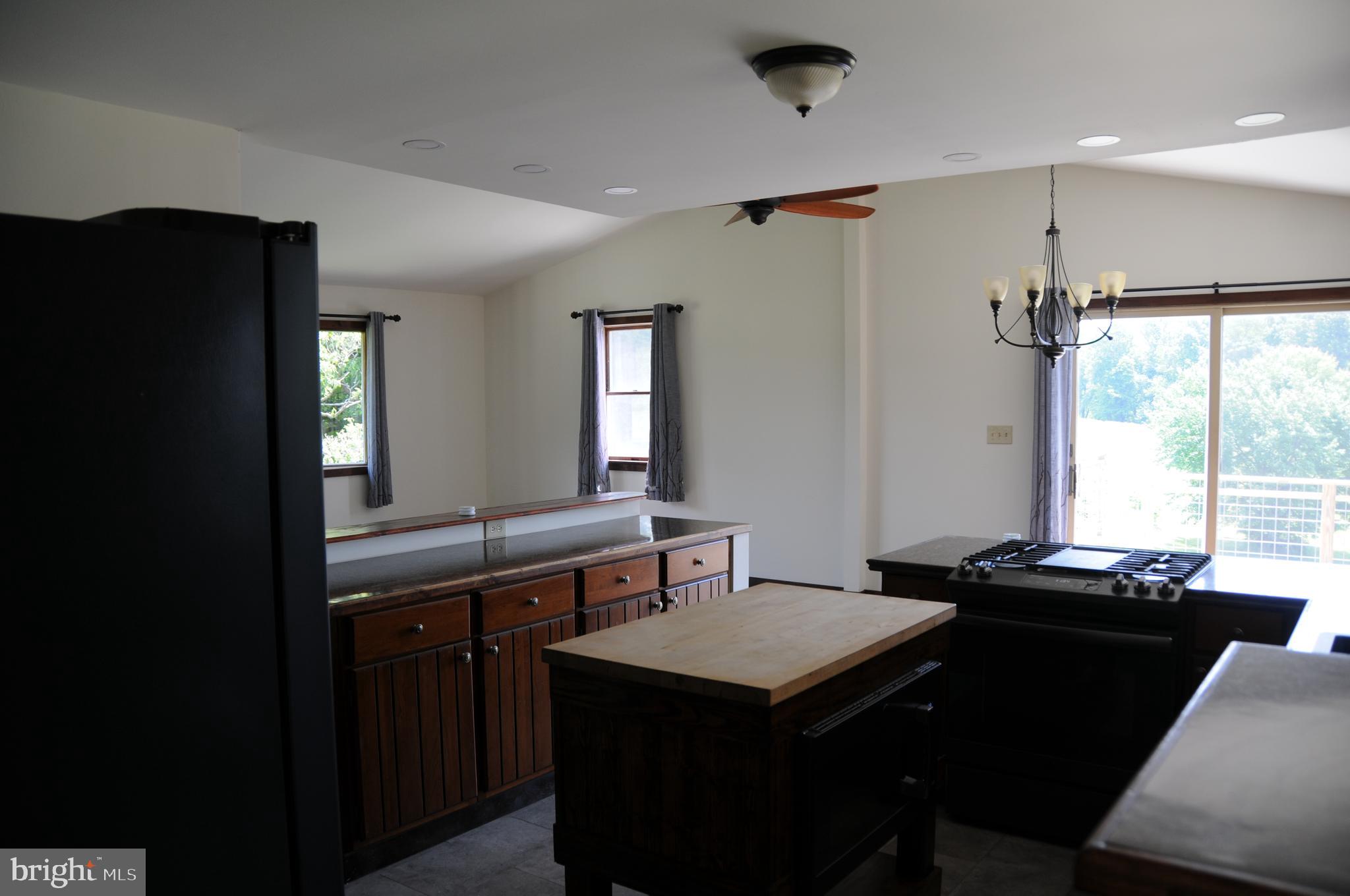 WHITE HALL - Residential