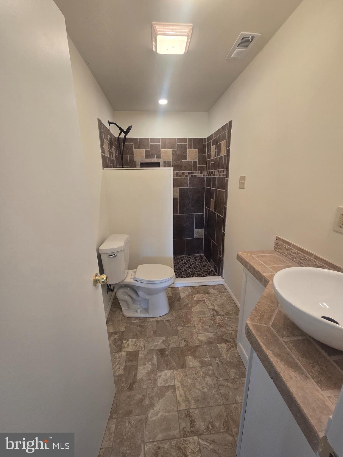 WHITE HALL - Residential