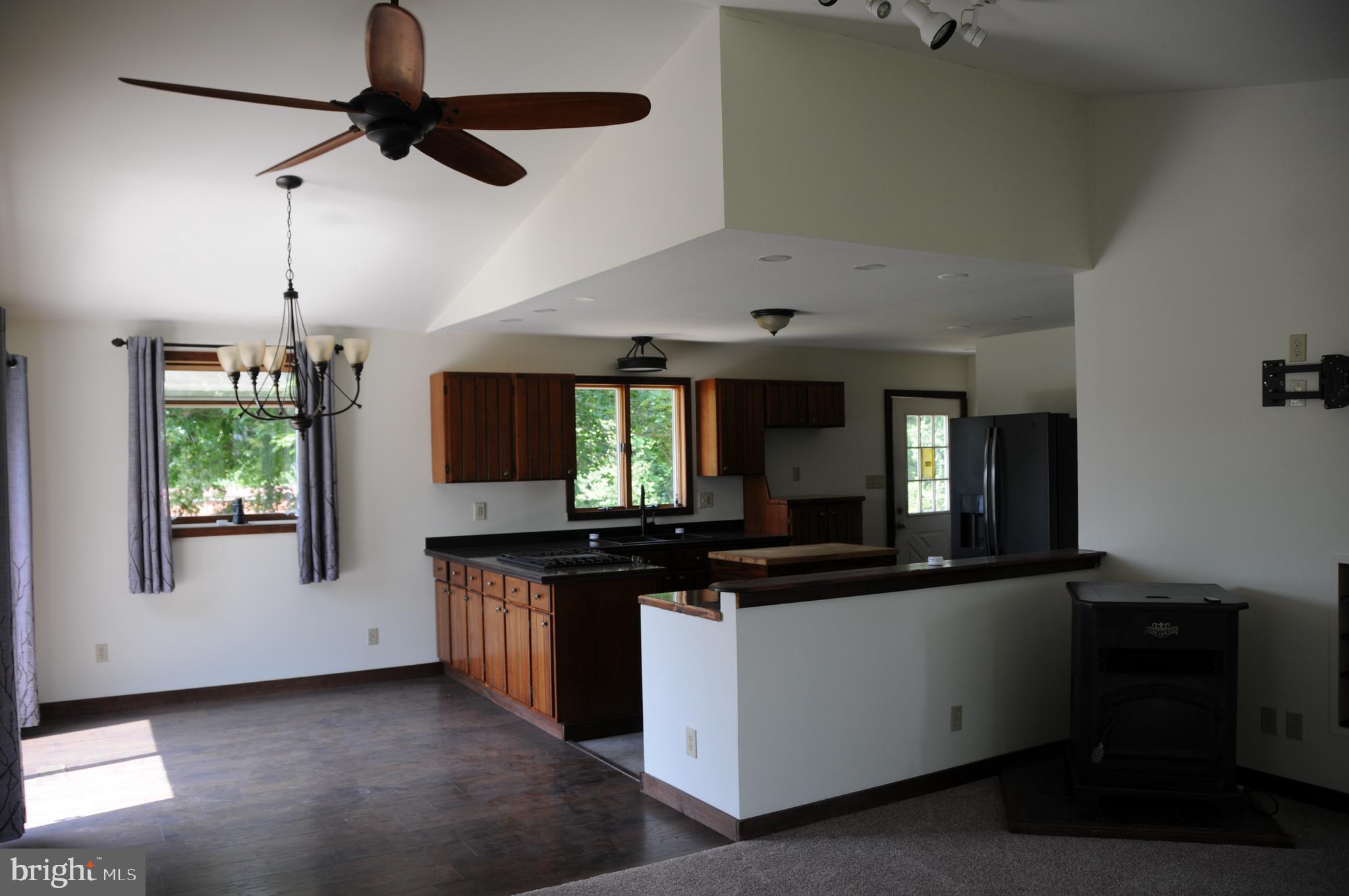 WHITE HALL - Residential