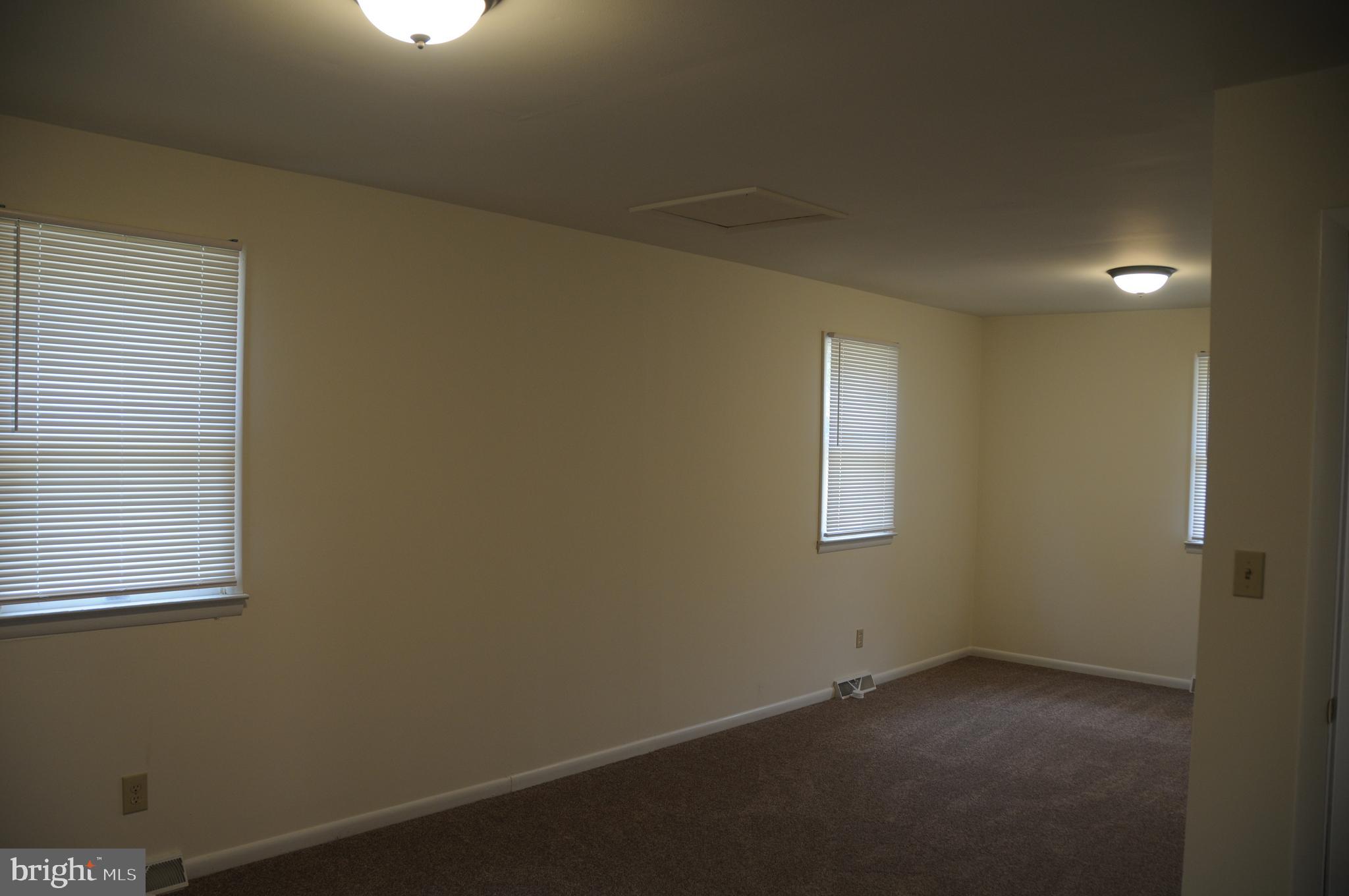 WHITE HALL - Residential