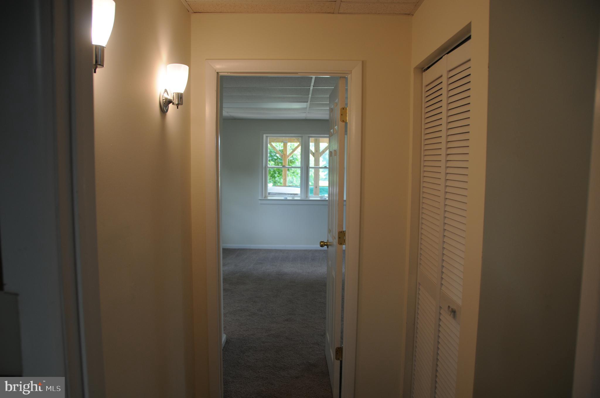 WHITE HALL - Residential