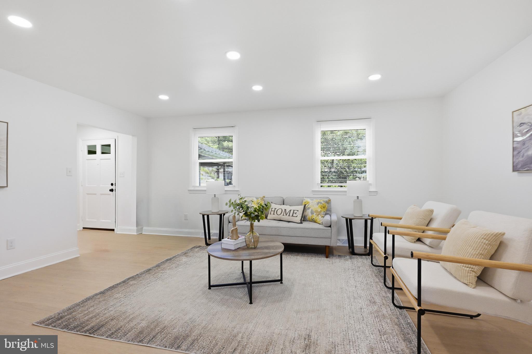 FOUR SEASONS - Residential