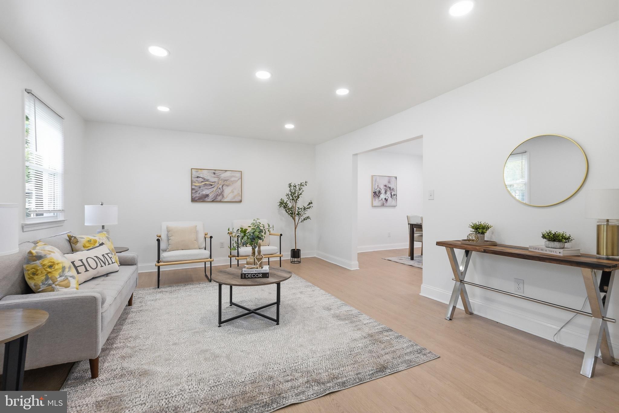 FOUR SEASONS - Residential