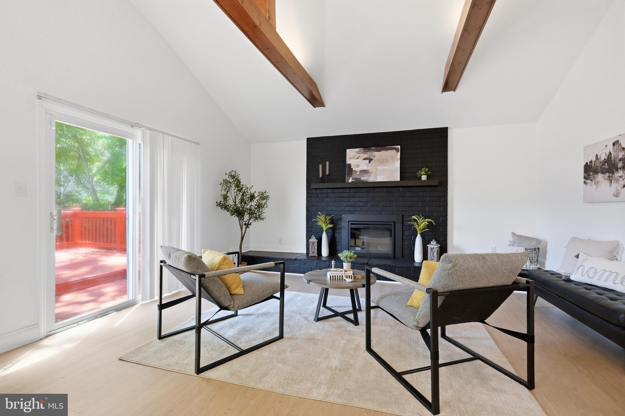 FOUR SEASONS - Residential