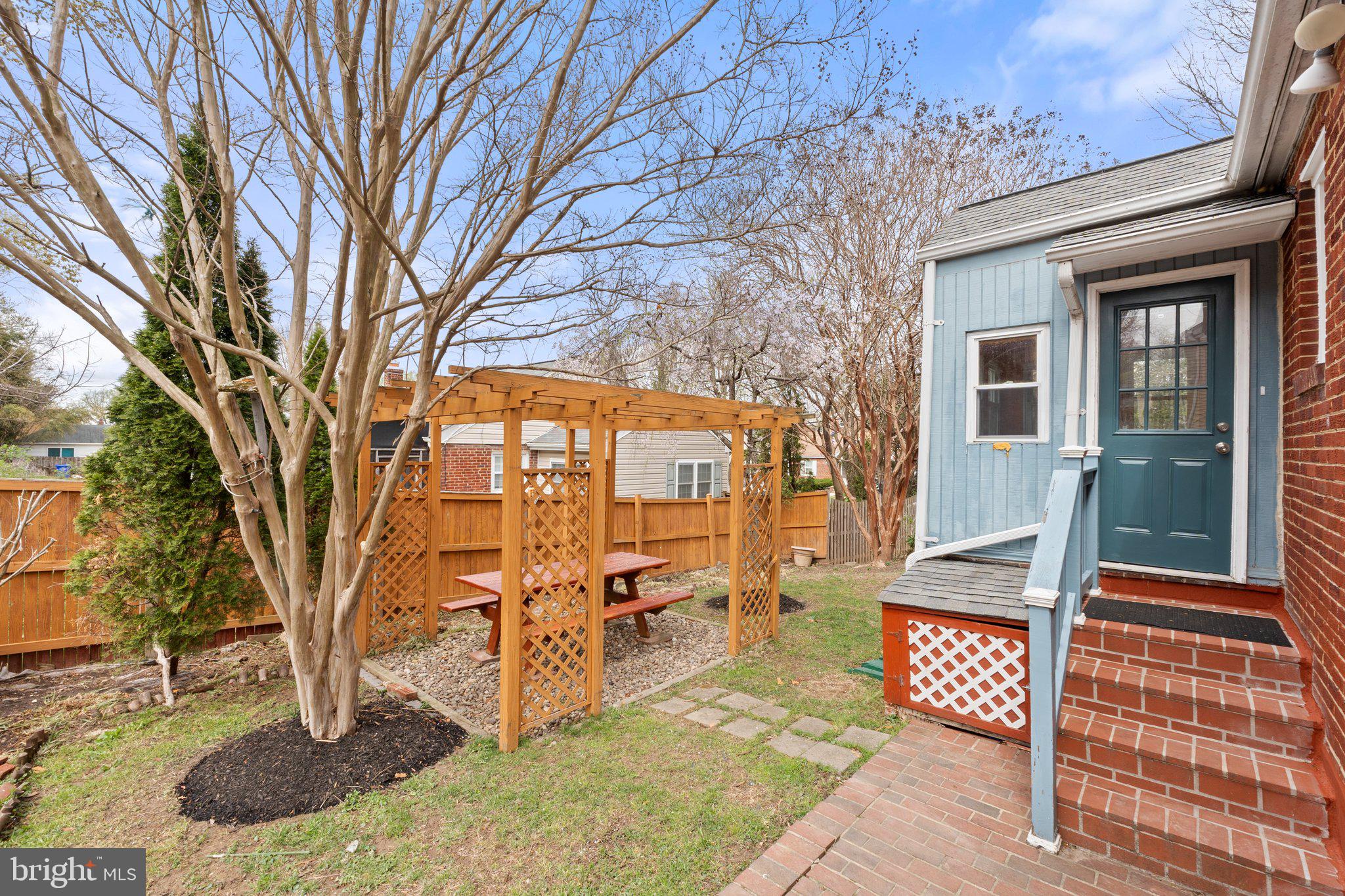 WHEATON  HILLS - Residential