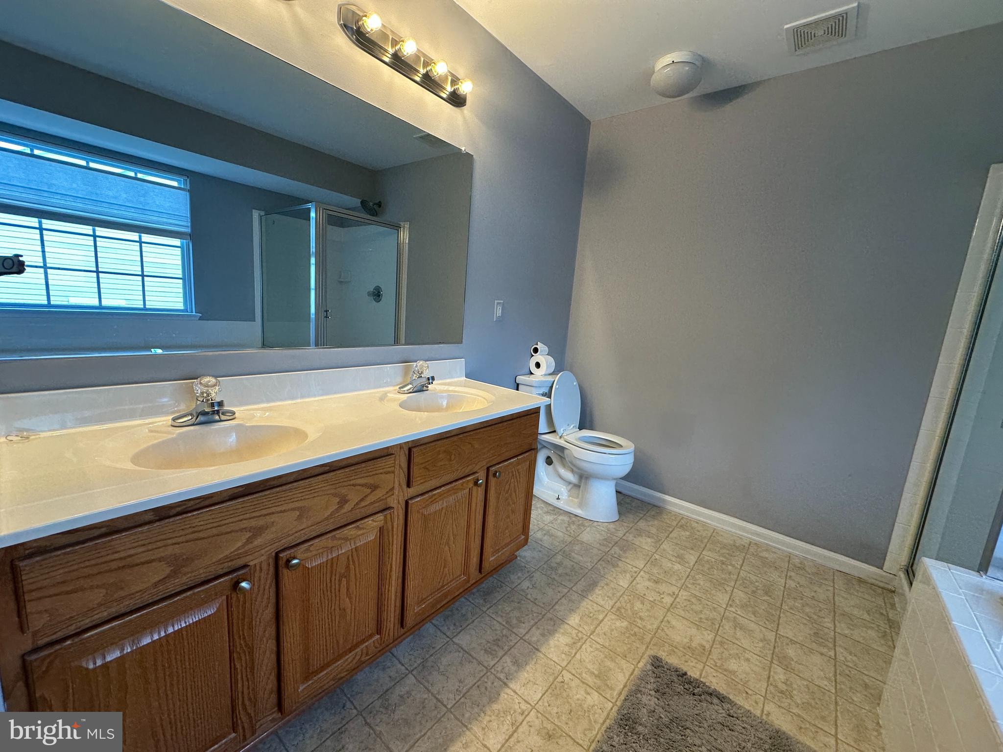 SIGNATURE AT BROADLANDS - Residential Lease