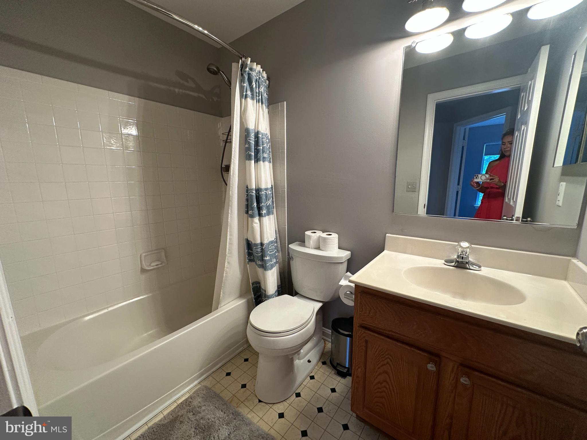 SIGNATURE AT BROADLANDS - Residential Lease