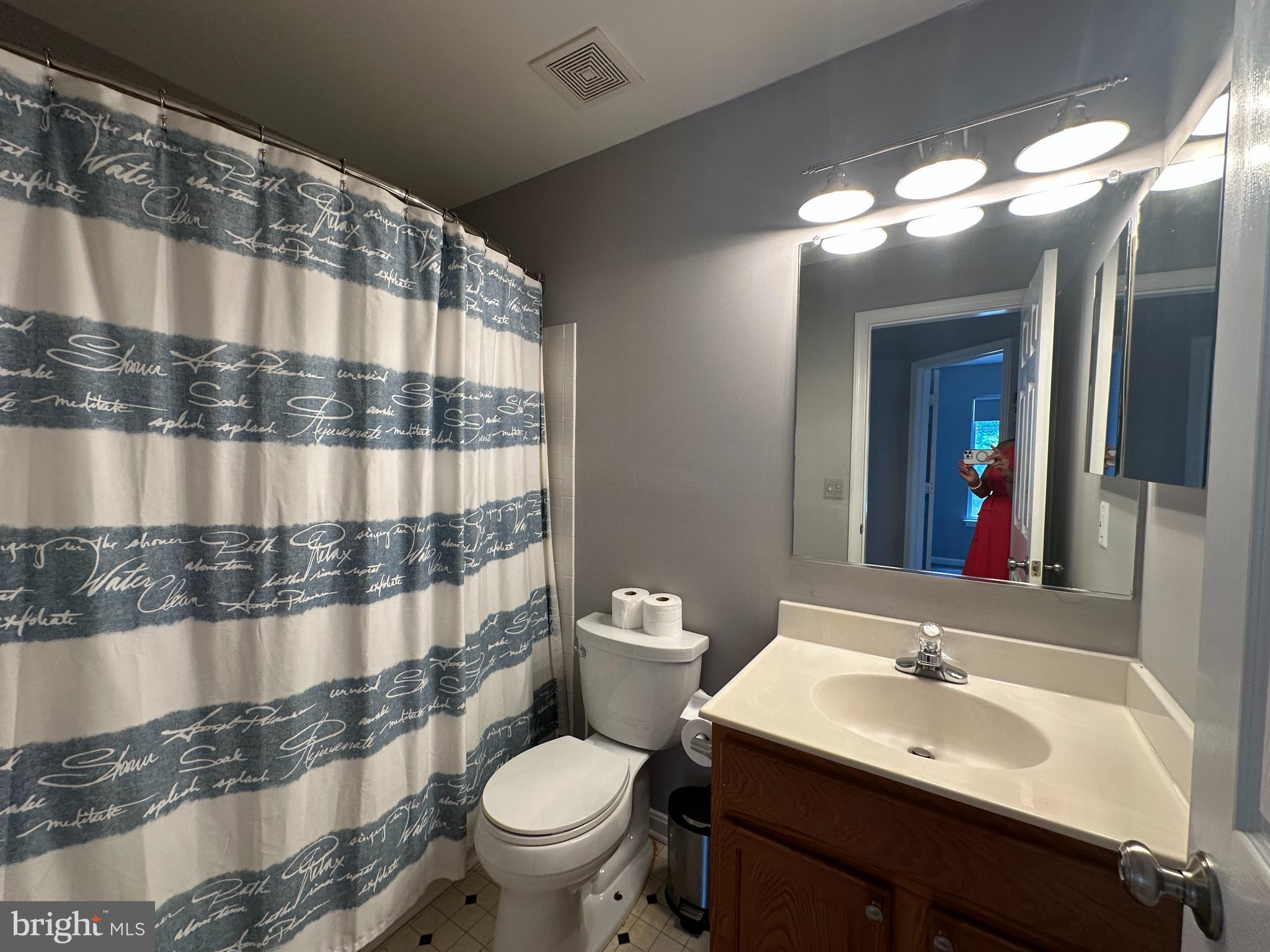 SIGNATURE AT BROADLANDS - Residential Lease