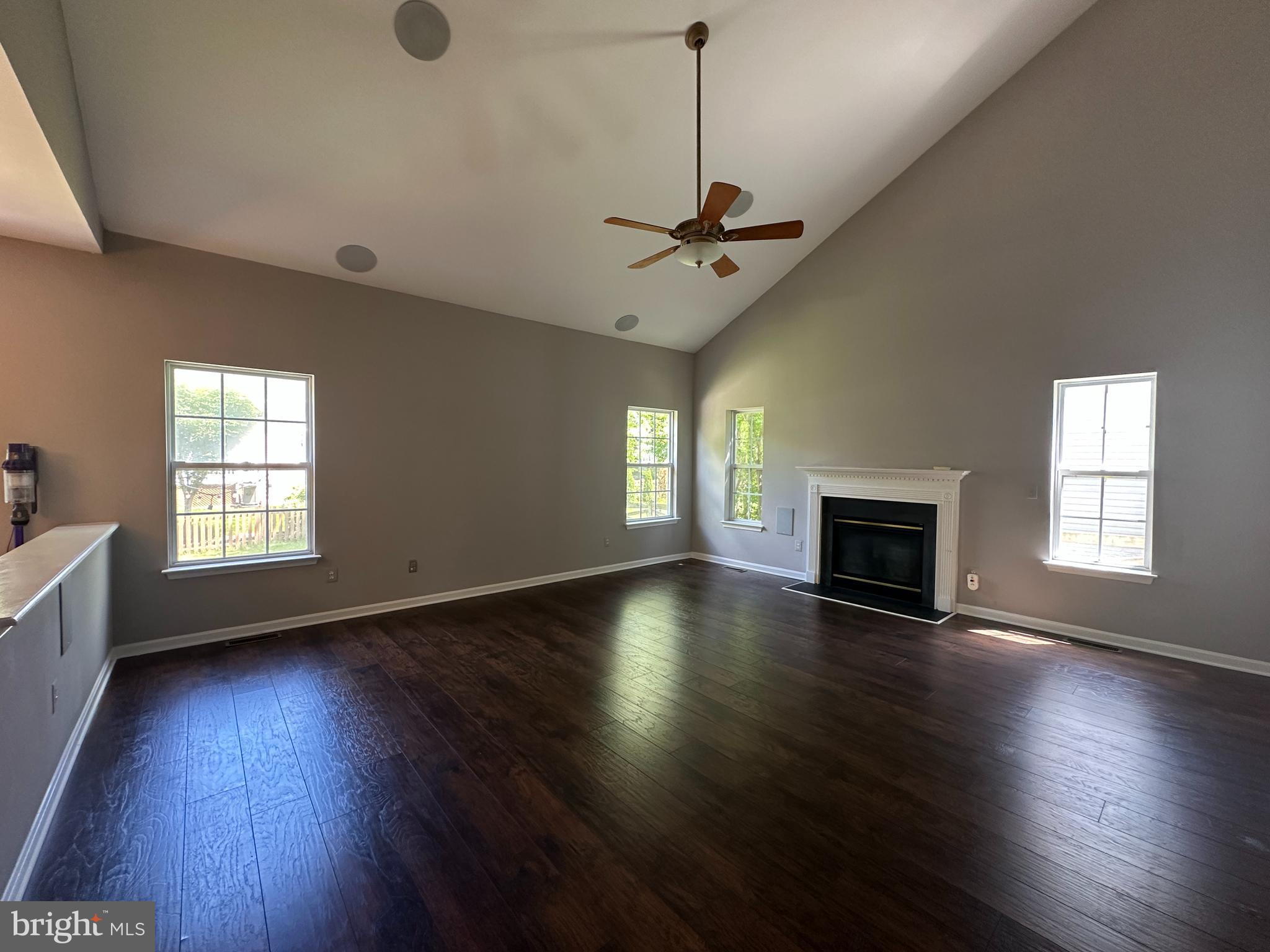 SIGNATURE AT BROADLANDS - Residential Lease