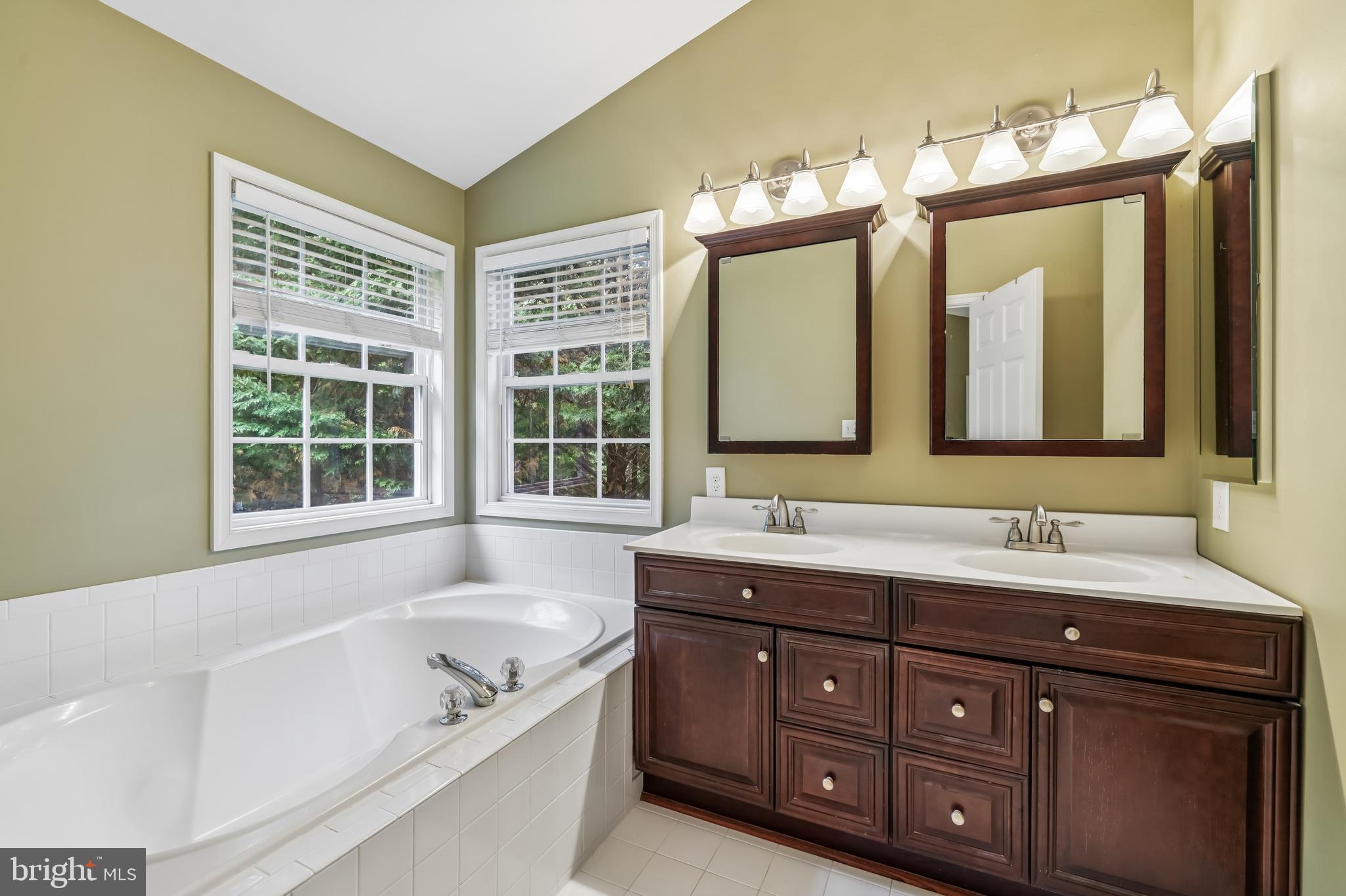 VINEYARD OAK - Residential