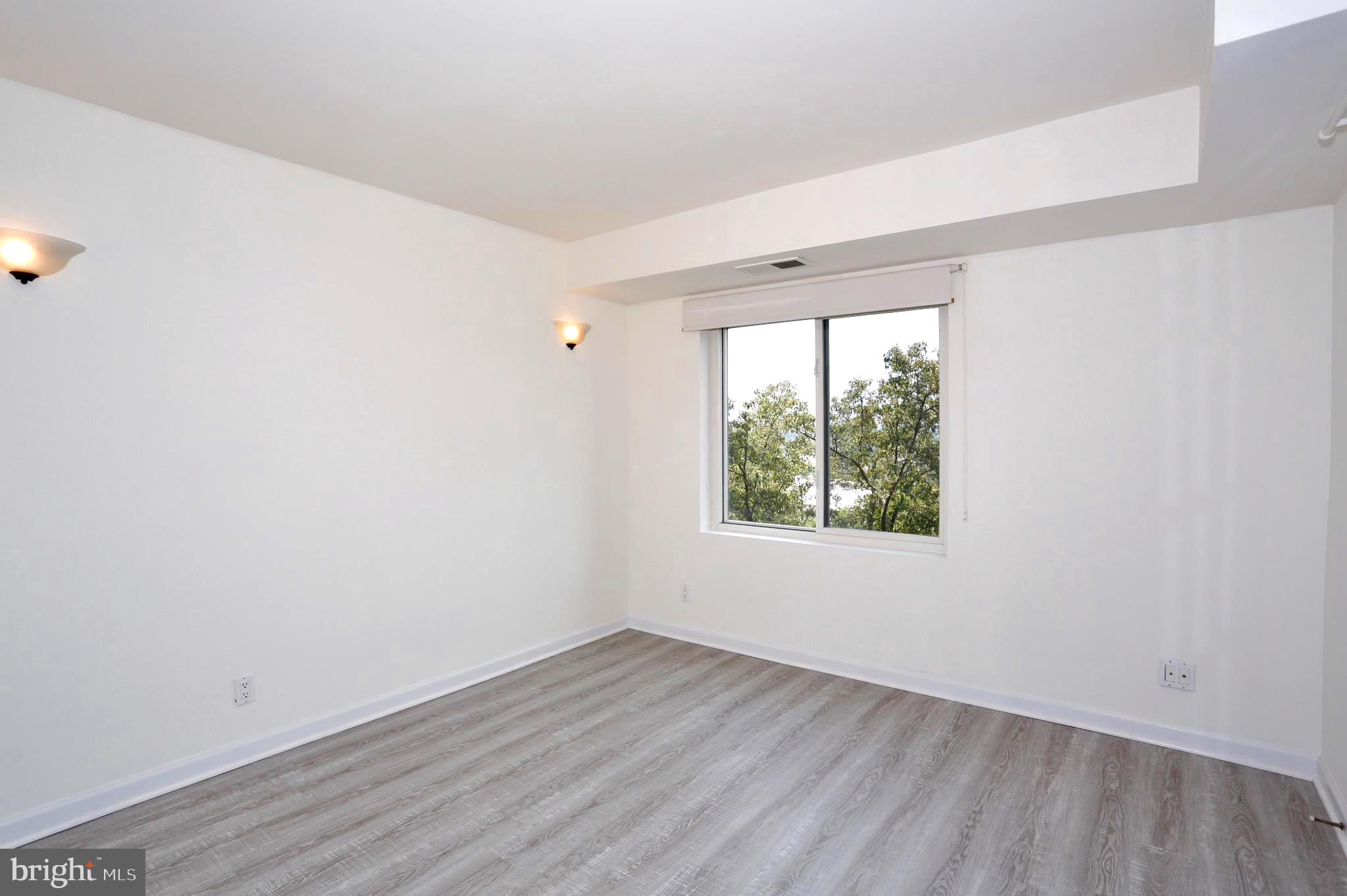 ROTONDA - Residential Lease