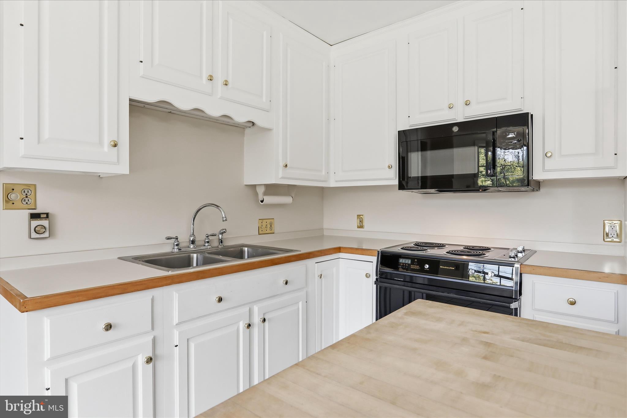 VAN LEAR MANOR - Residential