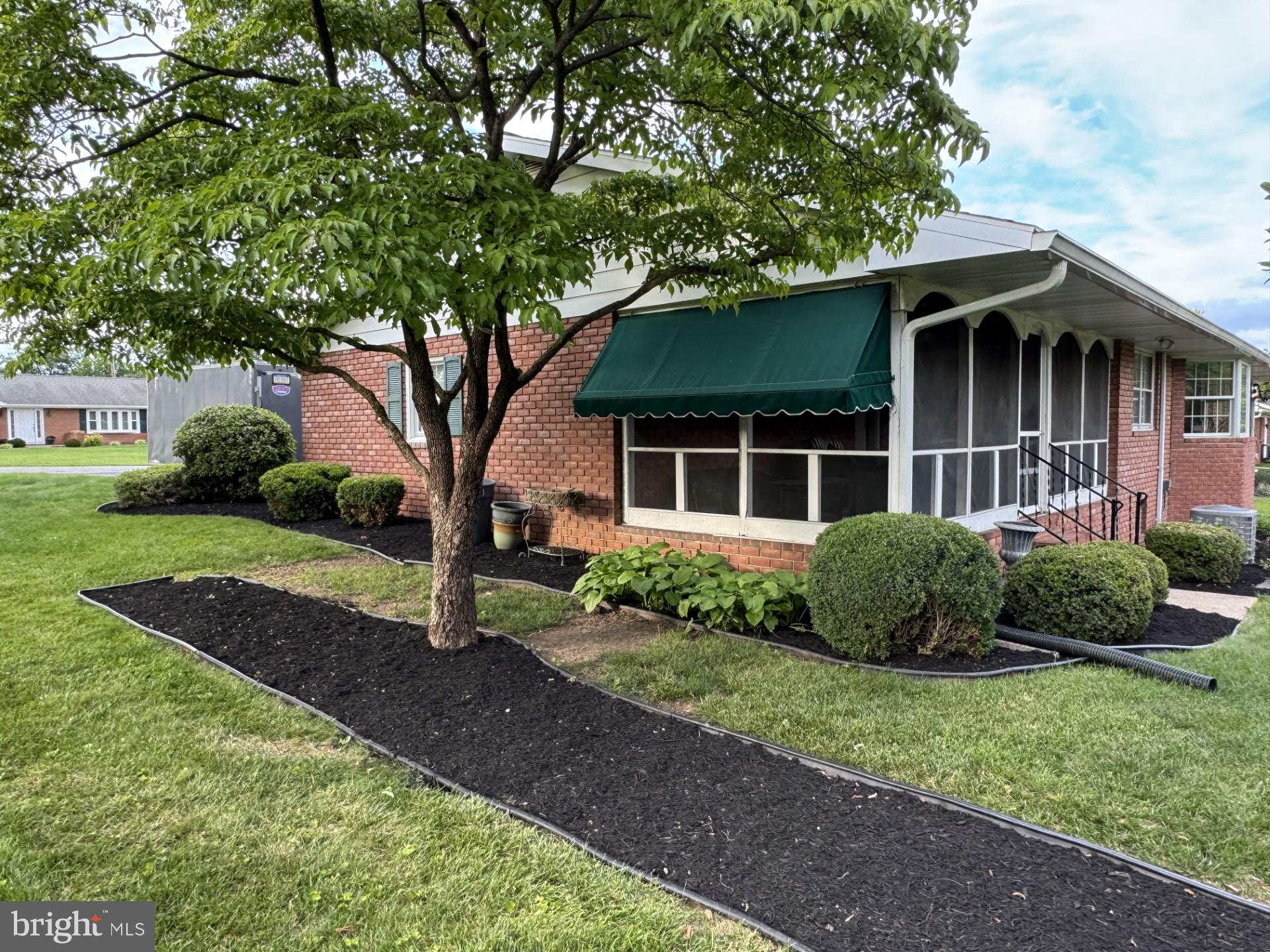 VAN LEAR MANOR - Residential