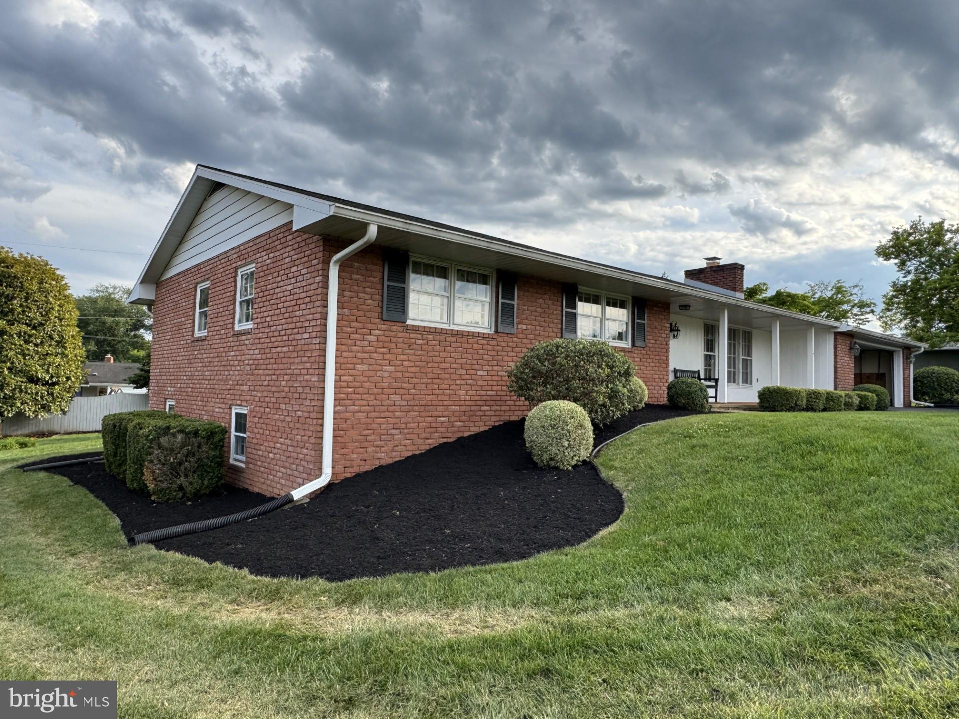 VAN LEAR MANOR - Residential