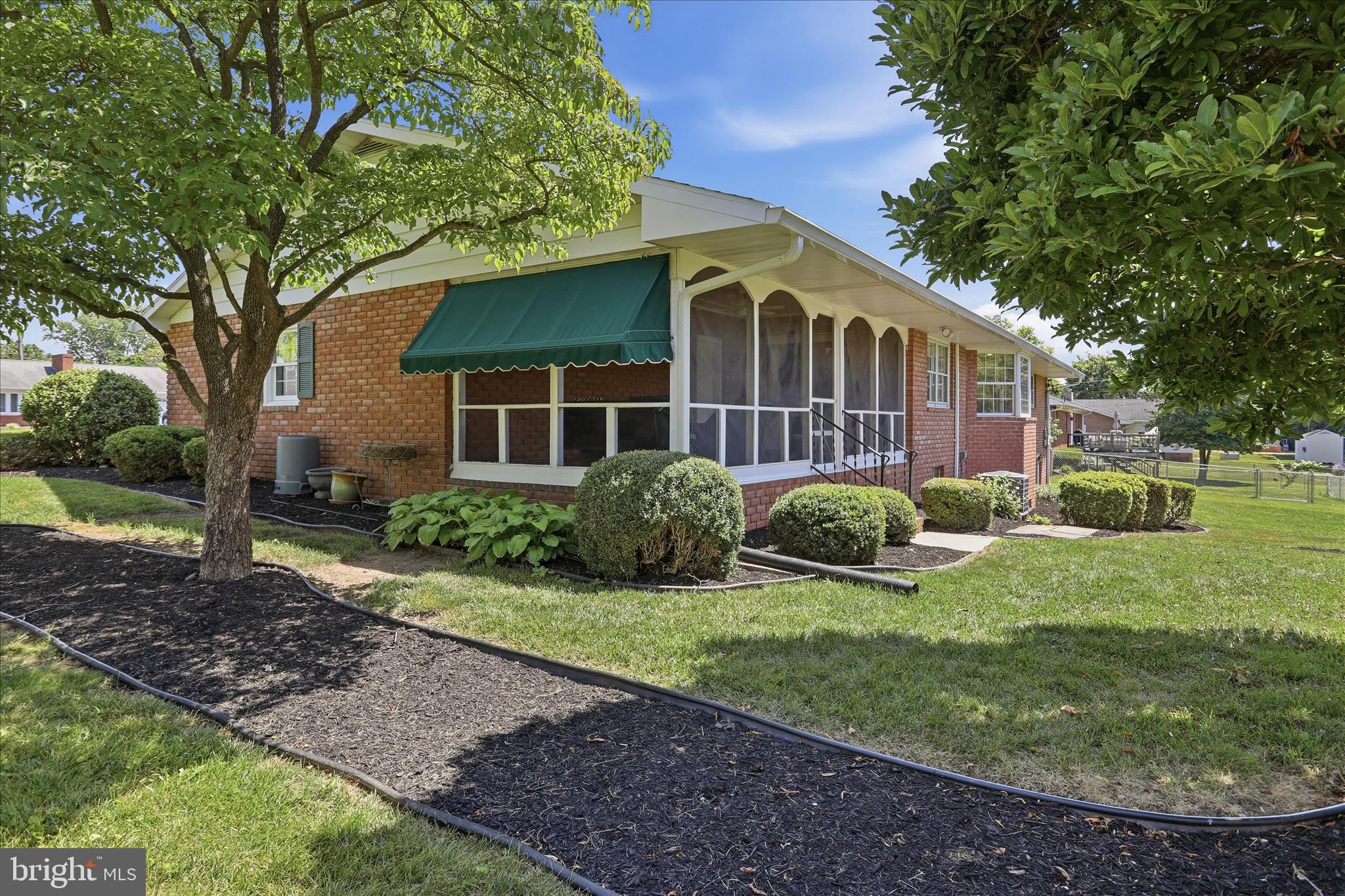 VAN LEAR MANOR - Residential