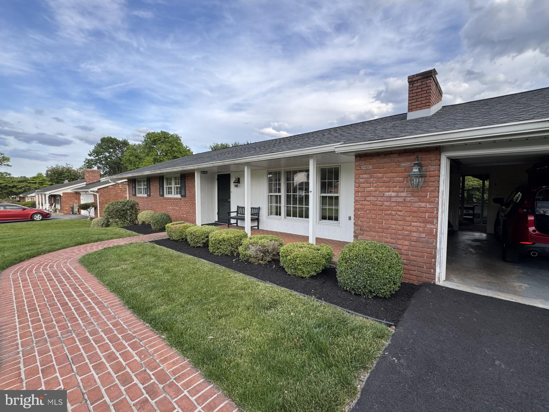 VAN LEAR MANOR - Residential