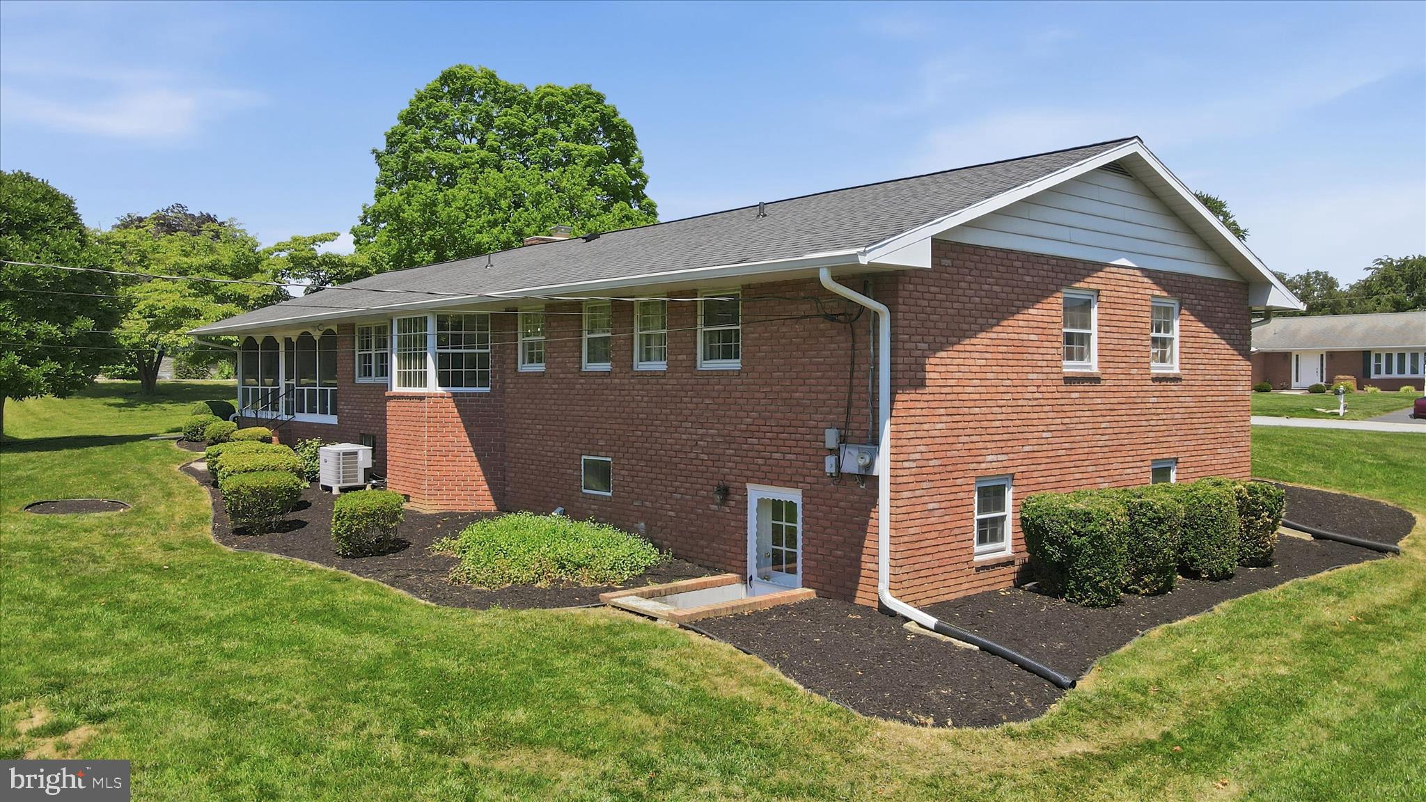 VAN LEAR MANOR - Residential