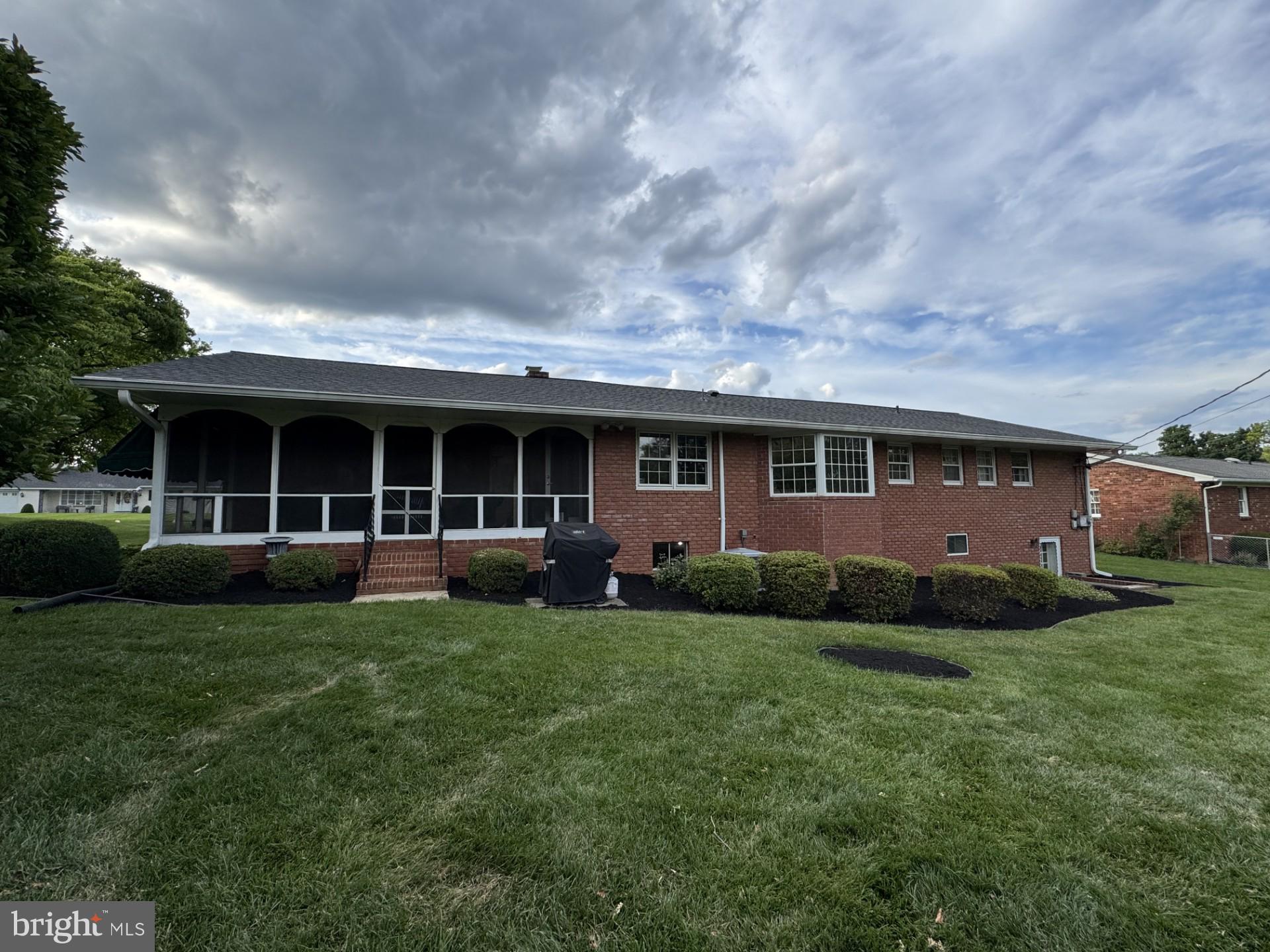 VAN LEAR MANOR - Residential