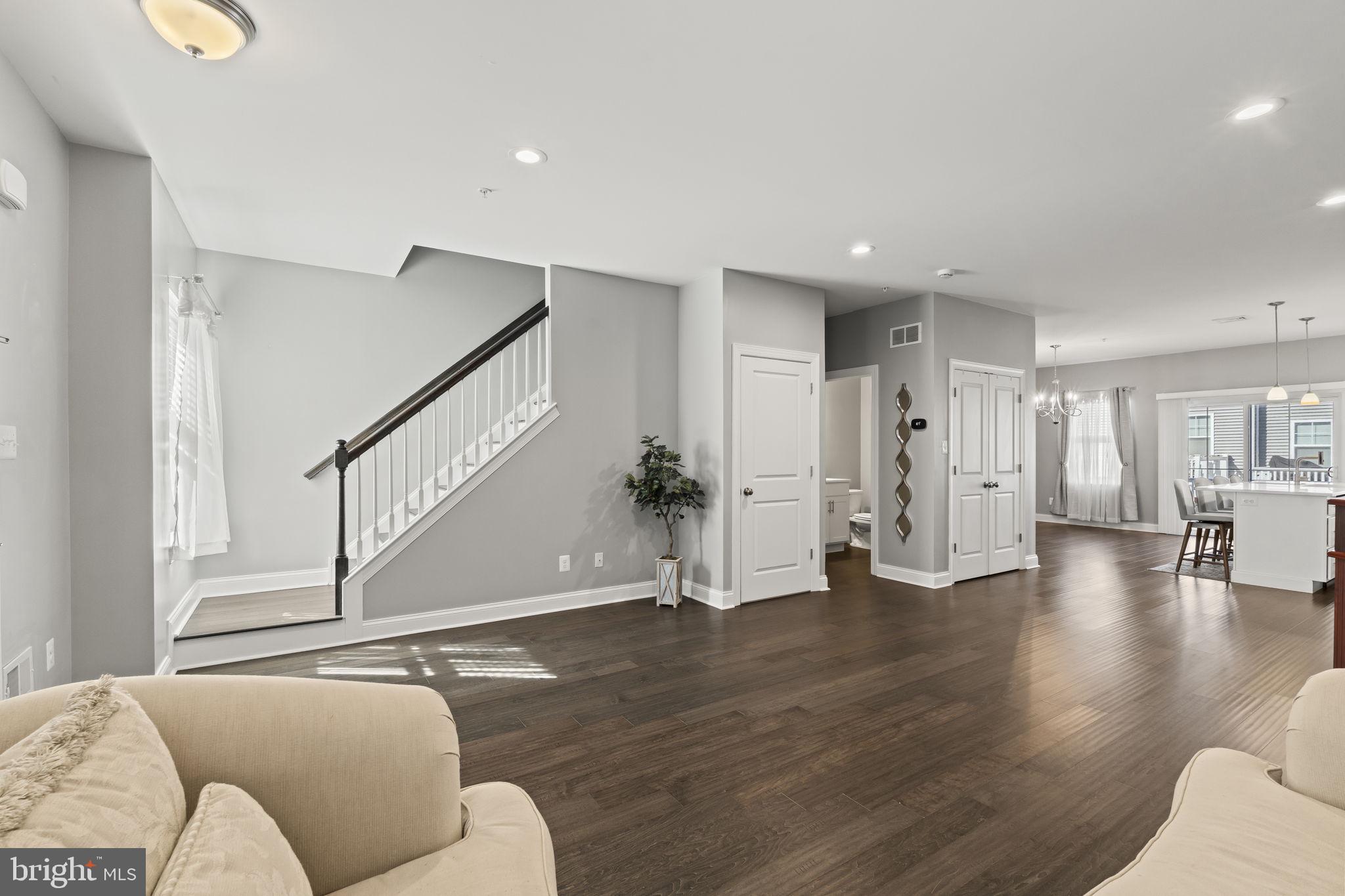 MERION POINTE - Residential