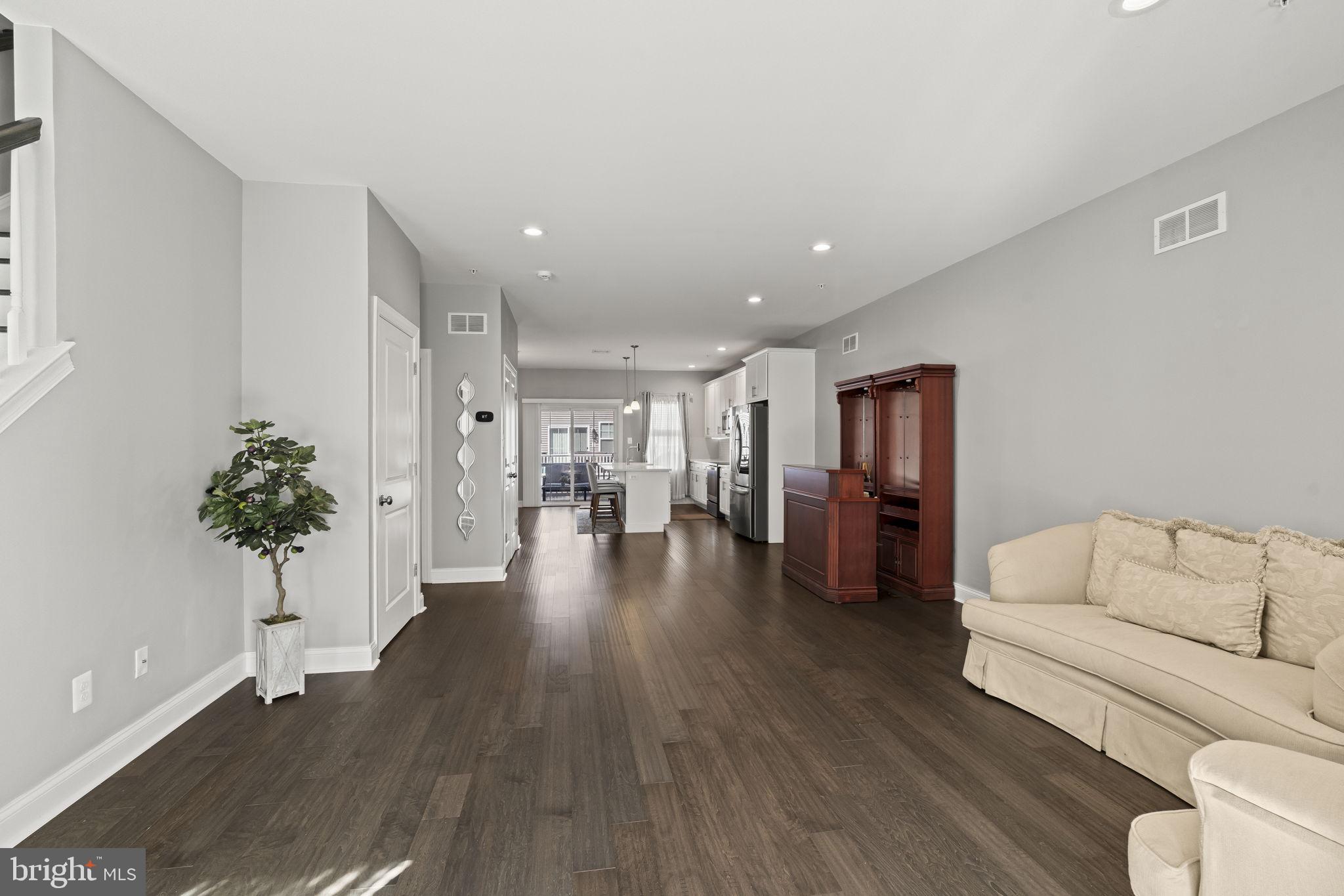 MERION POINTE - Residential