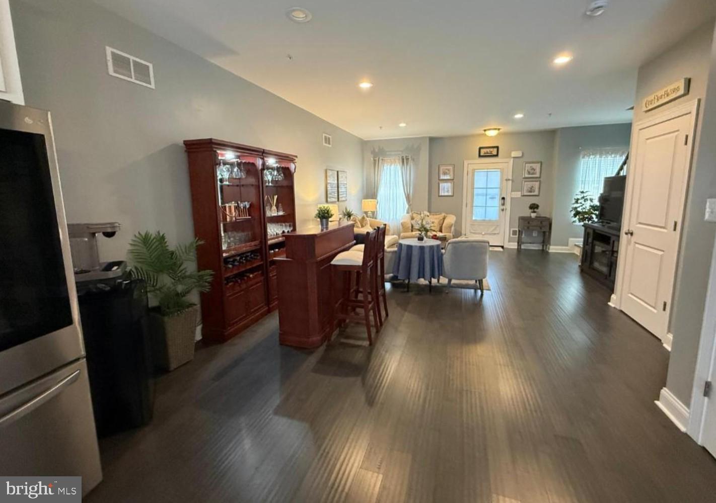 MERION POINTE - Residential