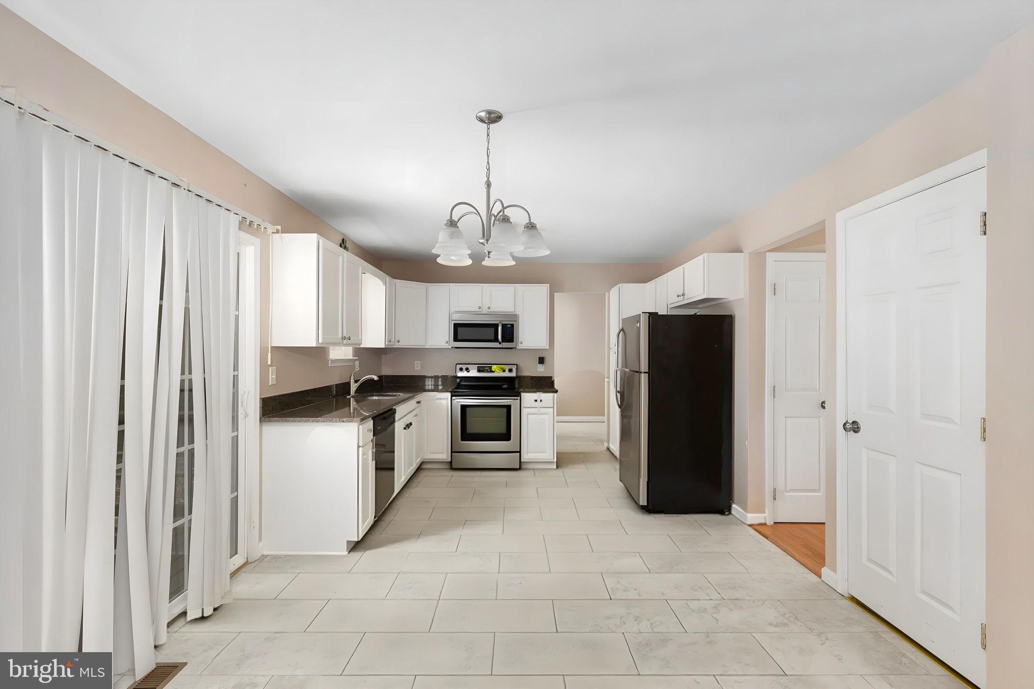 PRESIDENTIAL LAKES - Residential