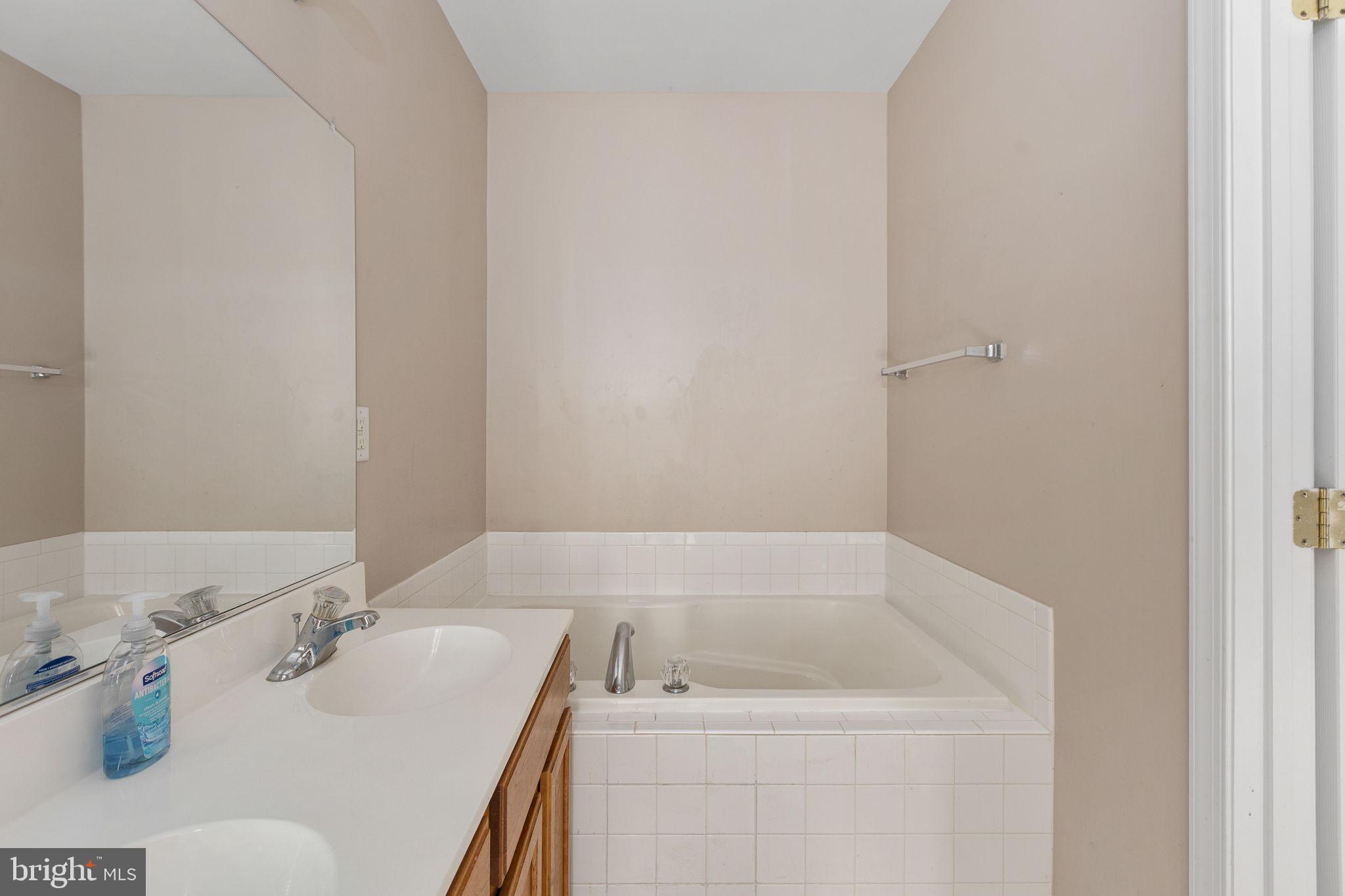 PRESIDENTIAL LAKES - Residential