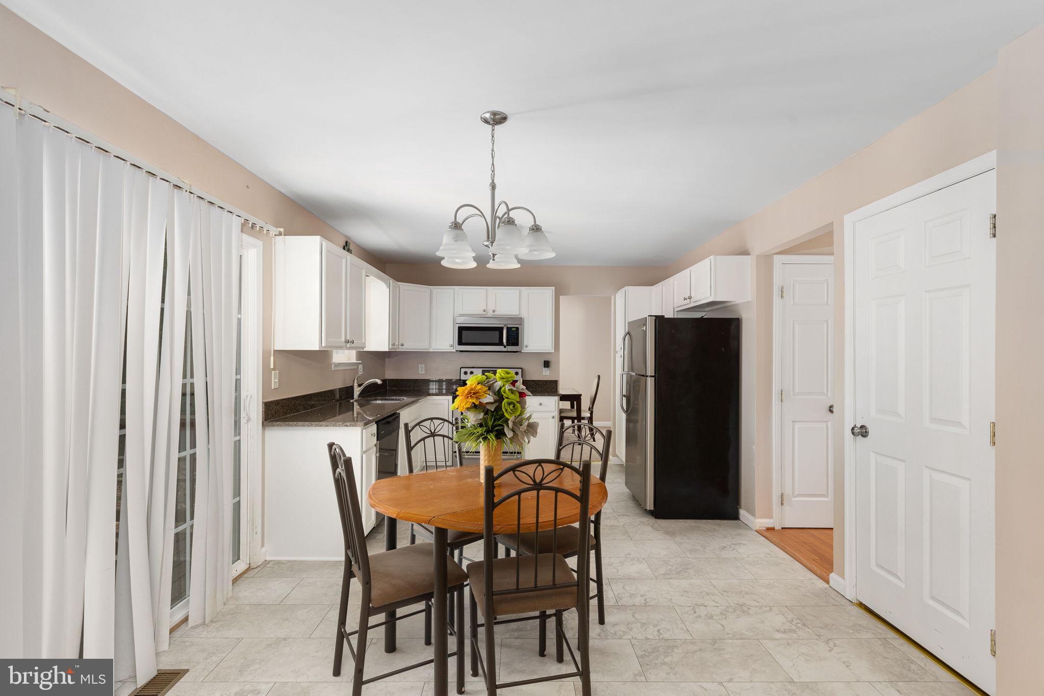 PRESIDENTIAL LAKES - Residential