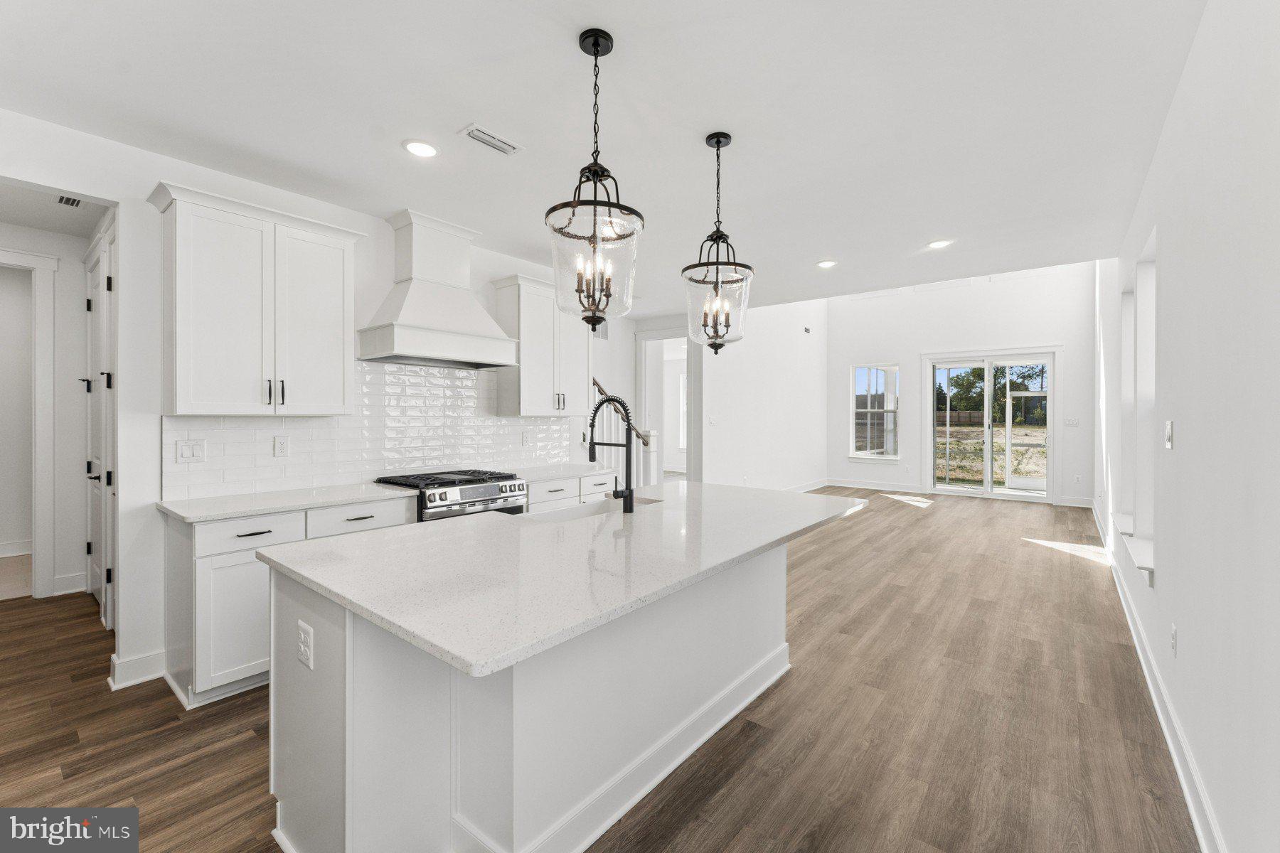 BAY KNOLLS - Residential