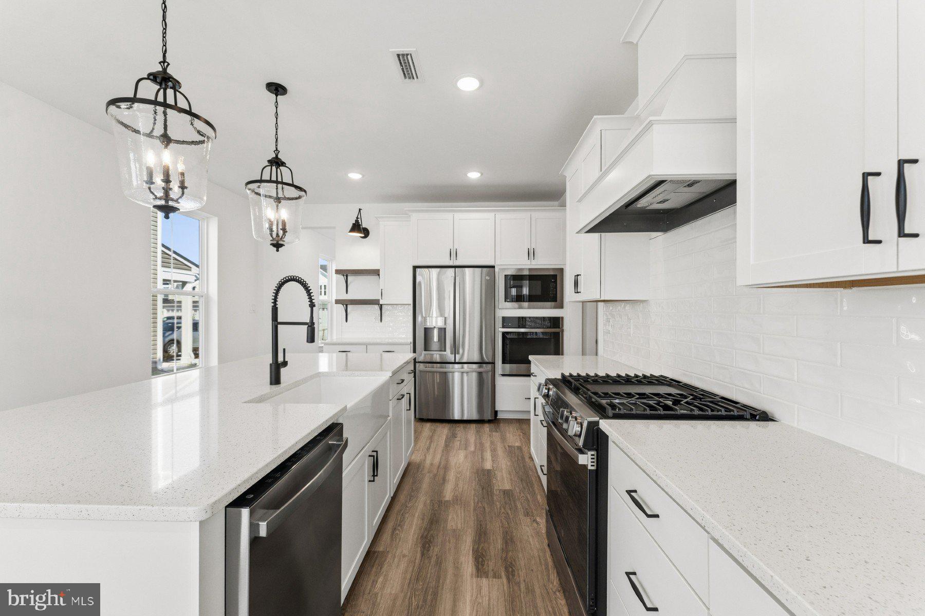 BAY KNOLLS - Residential
