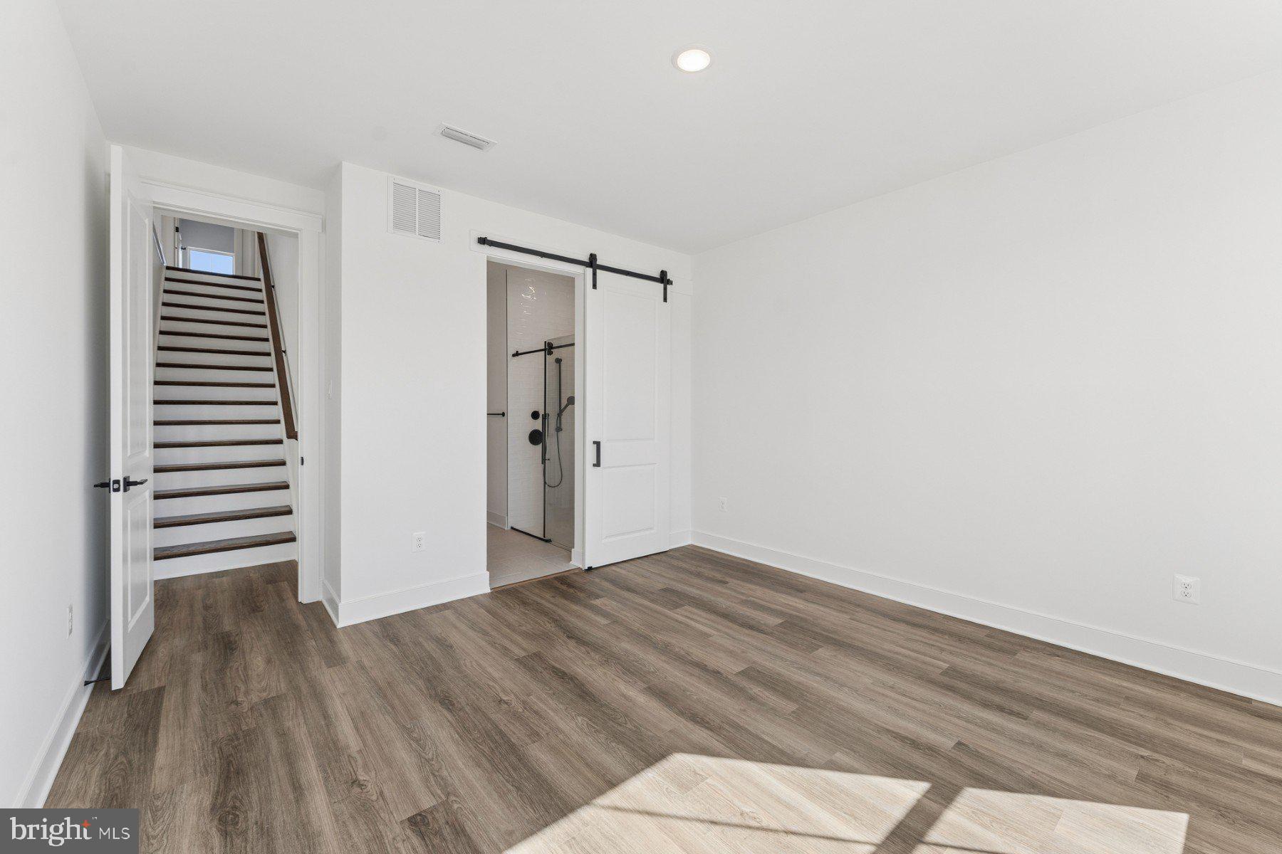 BAY KNOLLS - Residential