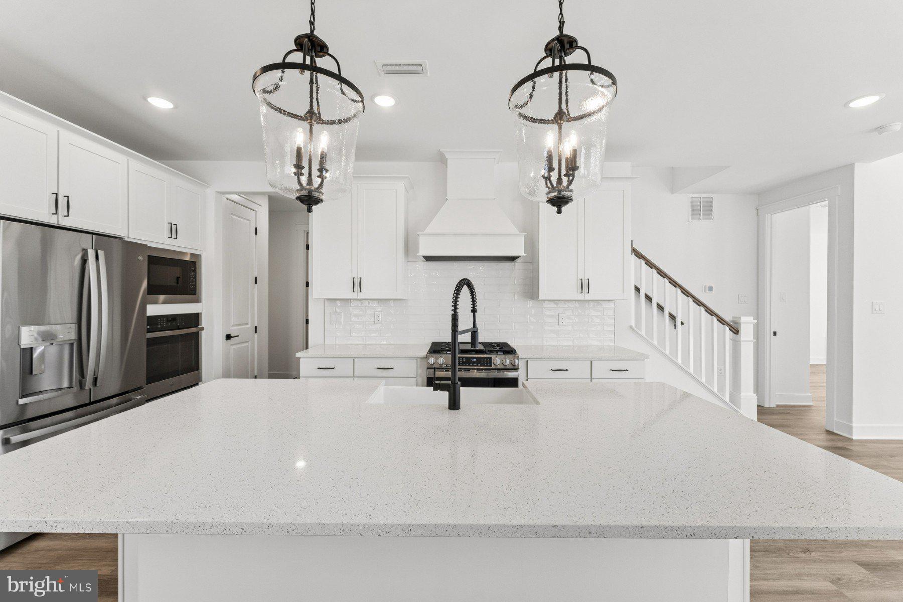 BAY KNOLLS - Residential
