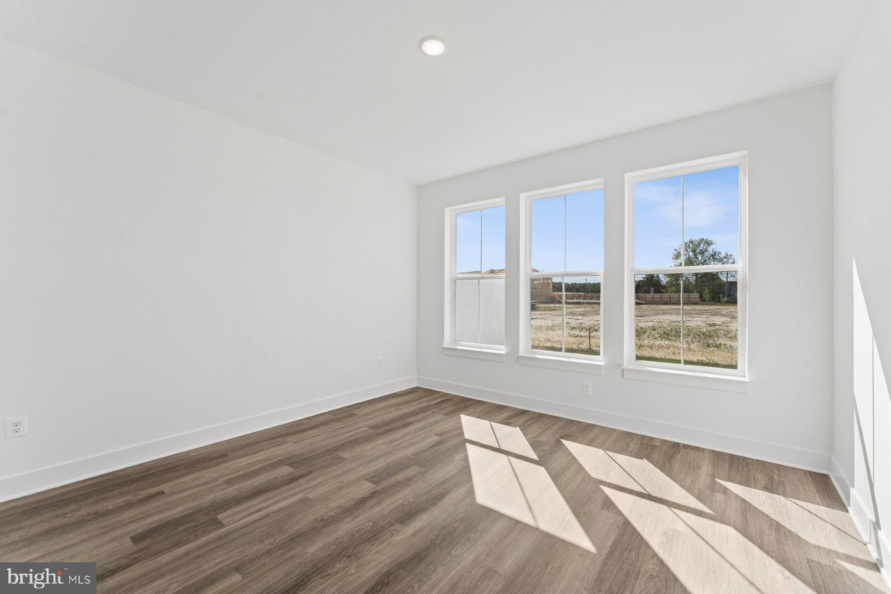 BAY KNOLLS - Residential