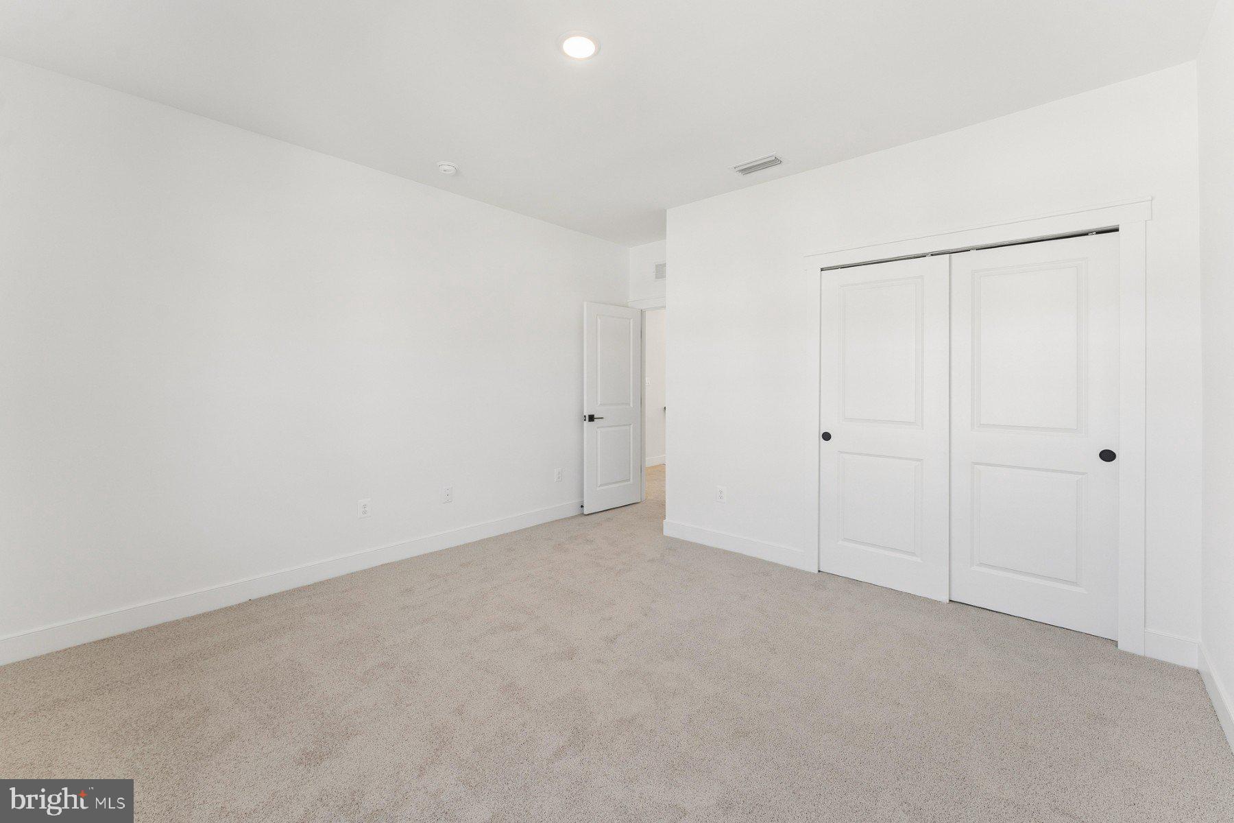 BAY KNOLLS - Residential