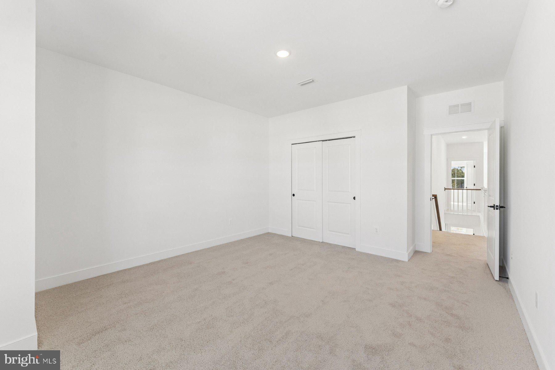 BAY KNOLLS - Residential