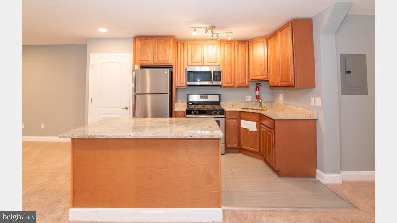 ONLINE AUCTION ONLY! In Cooperation with Alex Cooper Auctioneers. LIST PRICE IS OPENING BID AT THE ONLINE ONLY AUCTION.  Sale To Be Held On Auctioneer’s Website. Bidding begins Saturday, January 6, 2024 & ends Thursday, January 11, 2024 @ 1:00 PM. Exceptional opportunity to purchase a condominium with two bedrooms and 1 full bathroom, and 734± square feet, in the "Huntcrest Condominium Association”. Features Include light filled rooms throughout, walk-out patio off the living room/dining room, kitchen with stainless steel appliances, washer/Dryer in unit, and carpeted floors. The condo is heated by a gas fired forced hot air system and cooled by a central air conditioning system. Condo Fee: $473±/month and includes water.