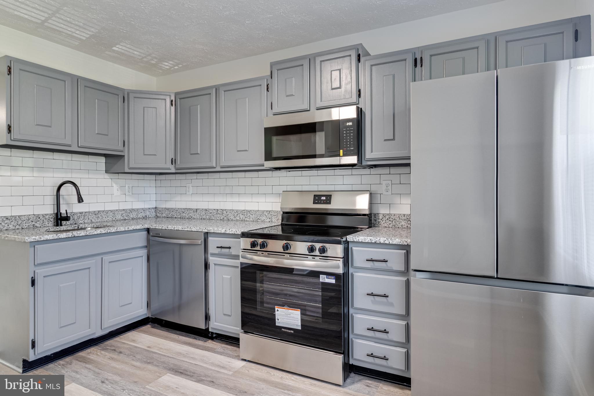 RIVERSIDE RUN IND HEAD - Residential