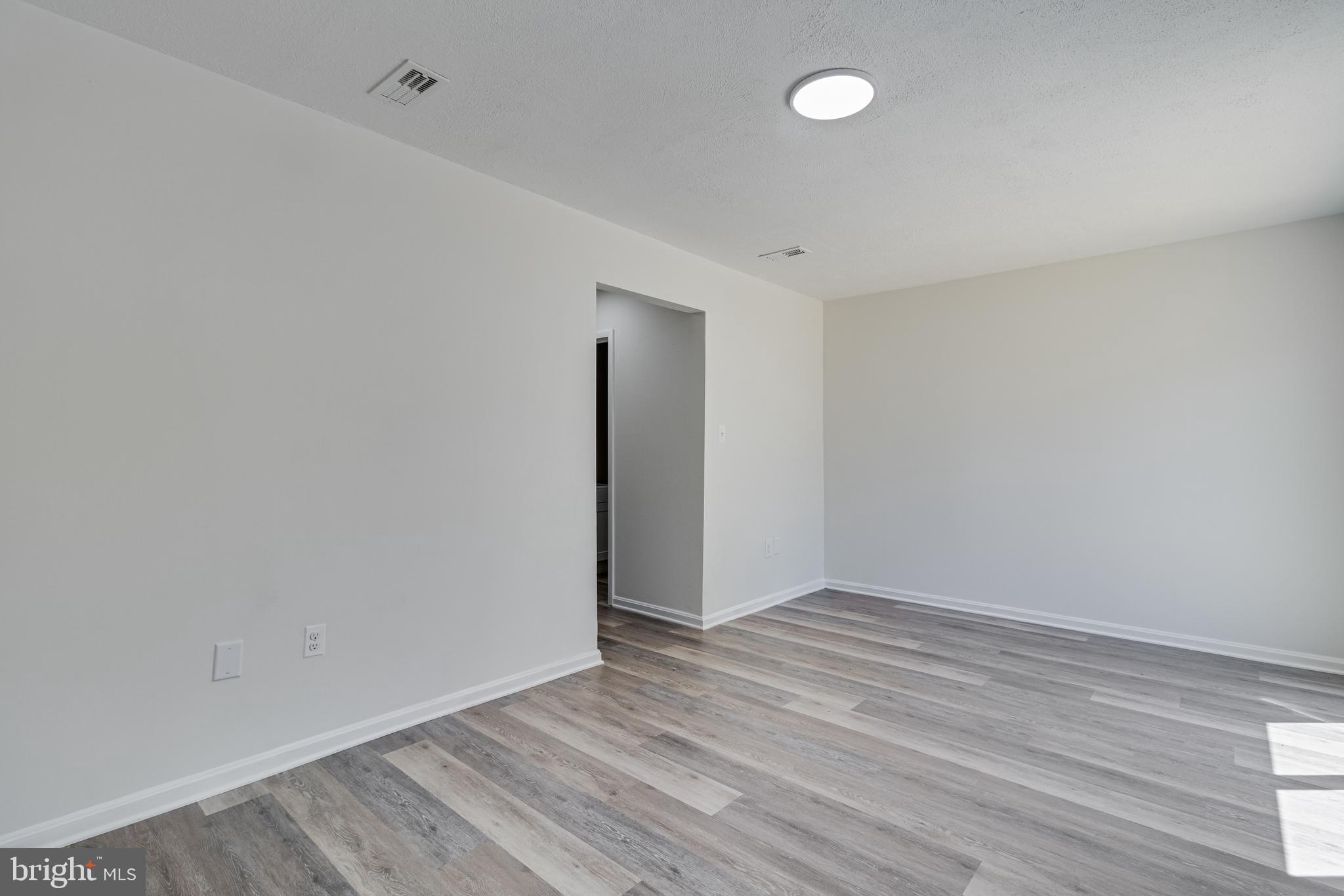 RIVERSIDE RUN IND HEAD - Residential