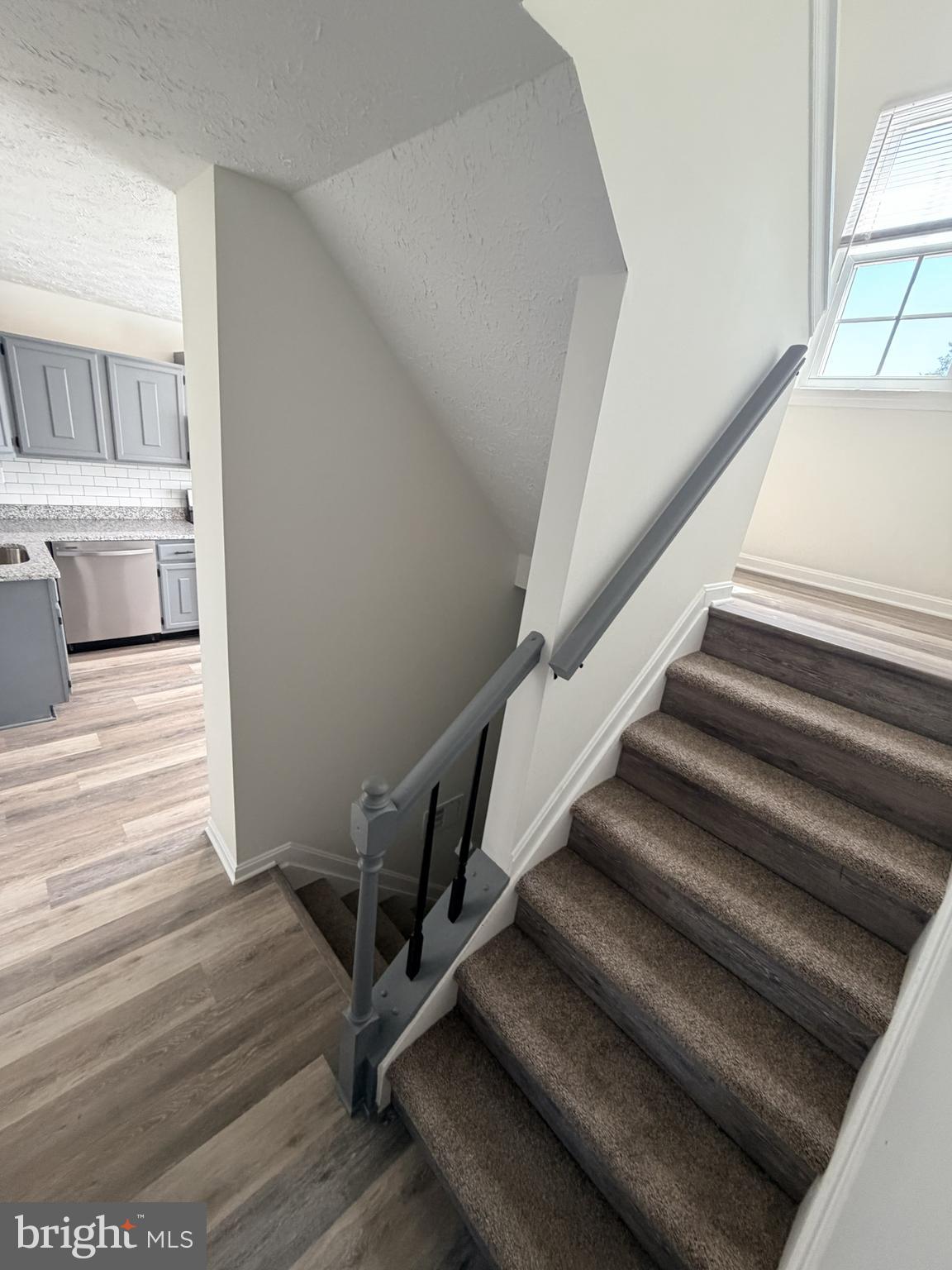 RIVERSIDE RUN IND HEAD - Residential