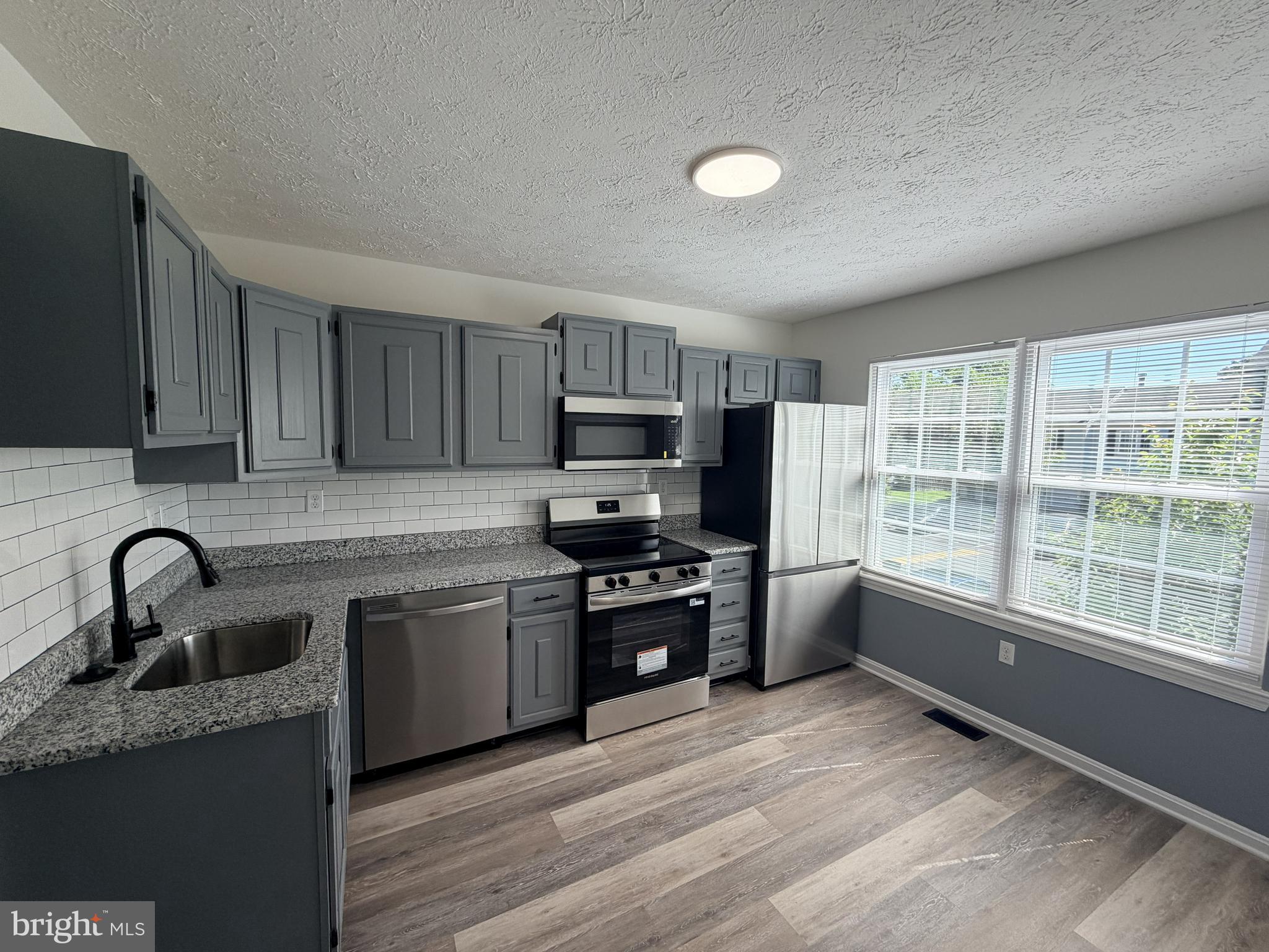 RIVERSIDE RUN IND HEAD - Residential