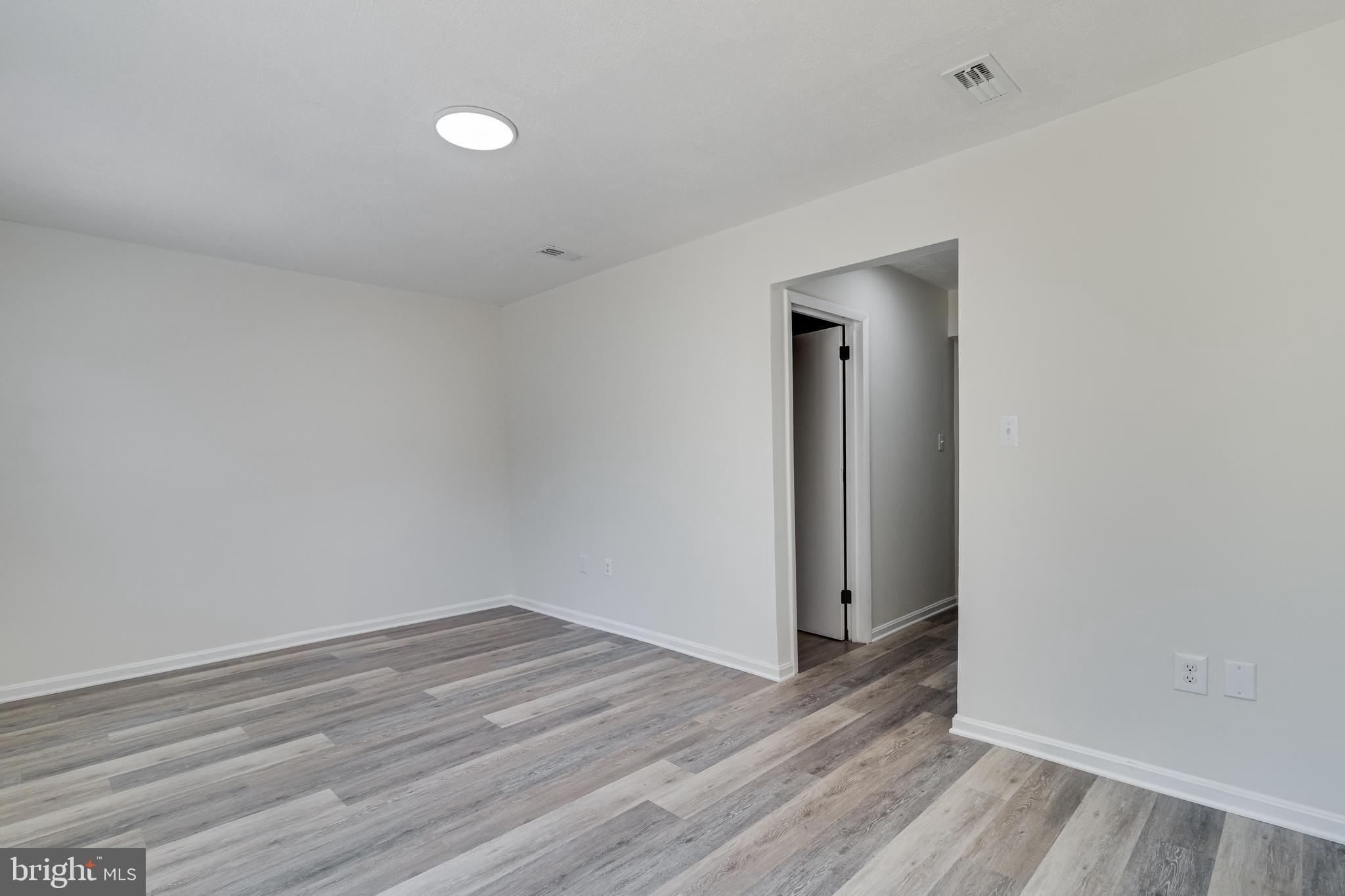 RIVERSIDE RUN IND HEAD - Residential
