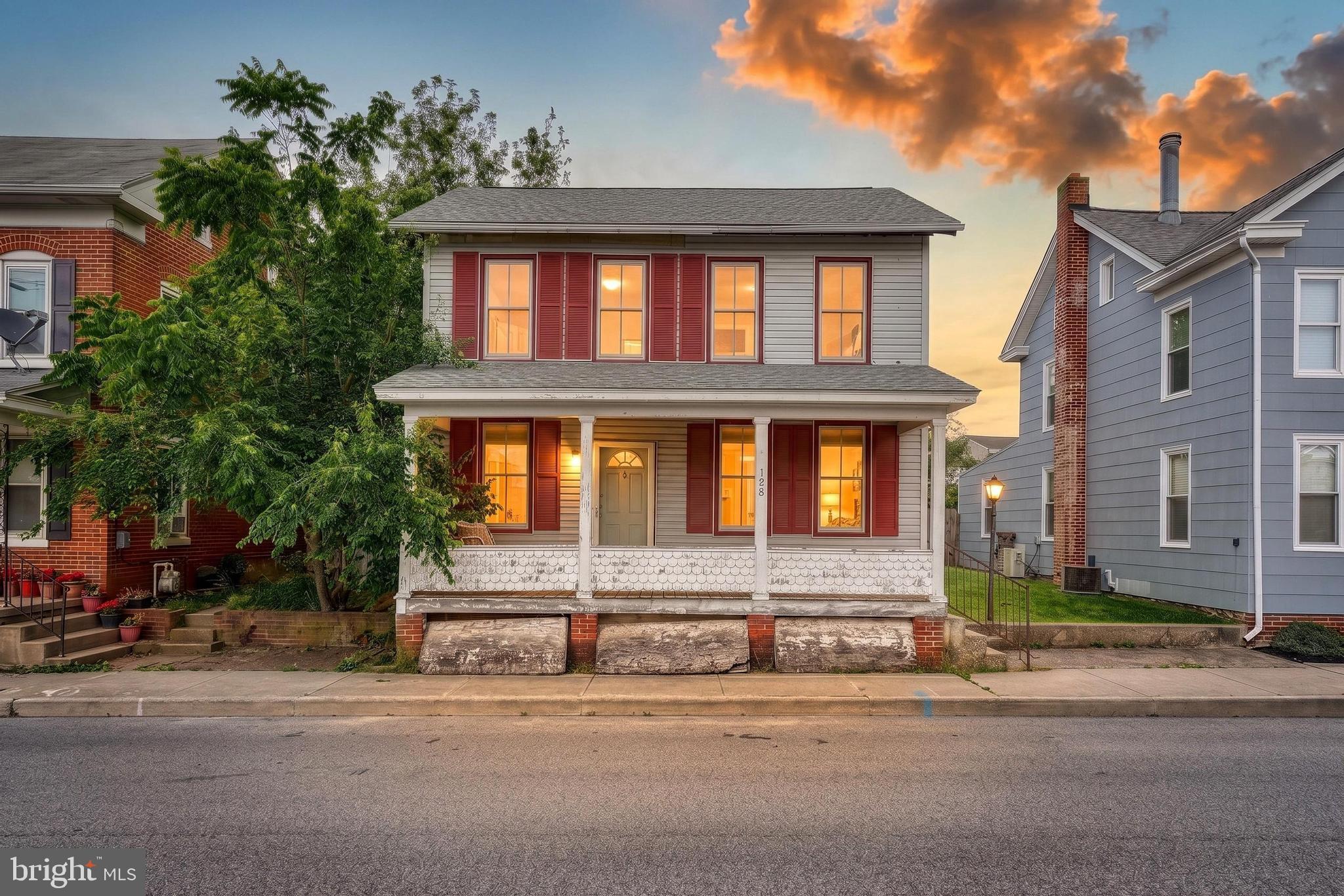 CHARMING DETACHED TRADITIONAL HOME IN THE HEART OF MCSHERRYSTOWN BOROUGH!
WELCOME TO 128 N 2ND ST, OFFERING 4 BEDROOMS, 1 FULL BATHROOM, AND FANTASTIC
POTENTIAL FOR HOMEBUYERS OR INVESTORS ALIKE. THE MAIN LEVEL FEATURES A SPACIOUS
LAYOUT WITH PLENTY OF ROOM FOR ENTERTAINING, LEADING TO A FUNCTIONAL KITCHEN
AREA. UPSTAIRS BOASTS COMFORTABLY SIZED BEDROOMS WITH PLENTY OF NATURAL LIGHT.
ENJOY THE LEVEL BACKYARD—IDEAL FOR OUTDOOR LIVING, GARDENING, OR PETS. LOCATED IN THE DESIRABLE CONEWAGO VALLEY SCHOOL DISTRICT. ENJOY A PEACEFUL, ESTABLISHED NEIGHBORHOOD THAT IS JUST MINUTES FROM LOCAL SCHOOLS, PARKS, DINING, AND MAJOR COMMUTER ROUTES. SELLING AS-IS. DON'T MISS THIS AFFORDABLE OPPORTUNITY TO PUT YOUR PERSONAL TOUCHES ON A DETACHED HOME IN ADAMS COUNTY. SELLER IS WILLING TO OFFER A $5,000 SELLER CONCESSION WITH A FULL PRICE OFFER TO COVER ANY REPAIRS NEEDED.