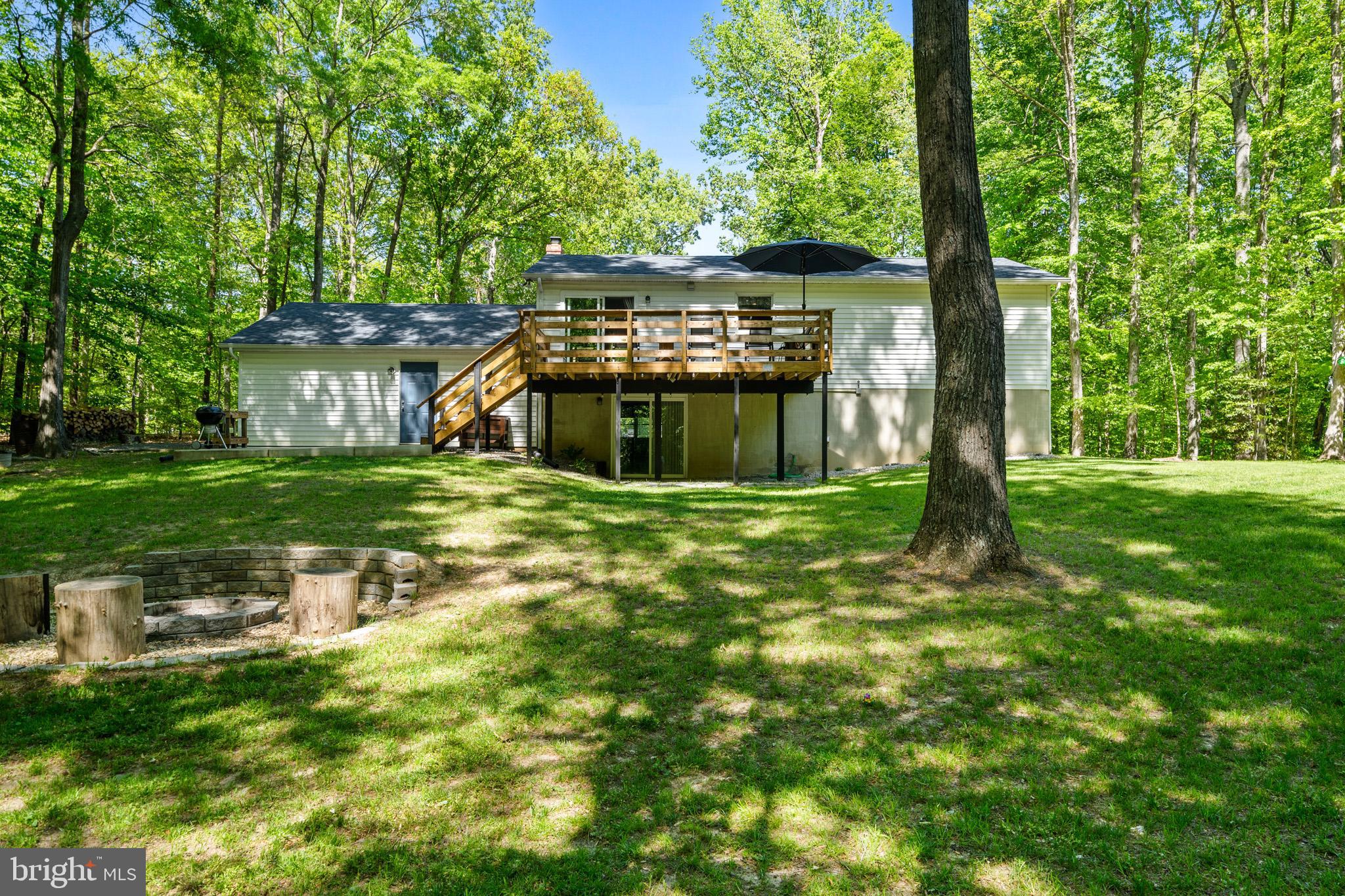 COUNTRY LAKES - Residential