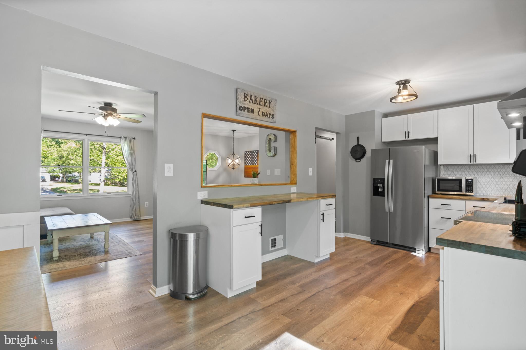 COUNTRY LAKES - Residential
