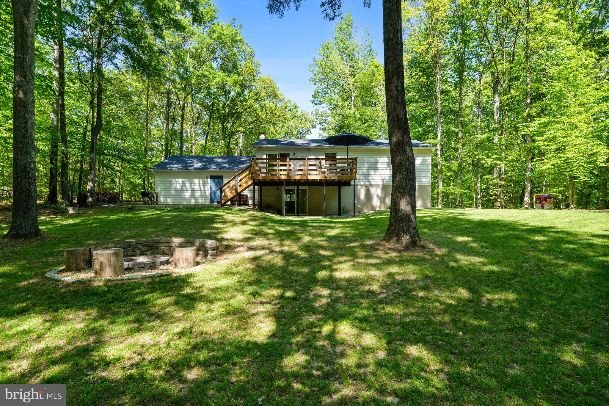COUNTRY LAKES - Residential