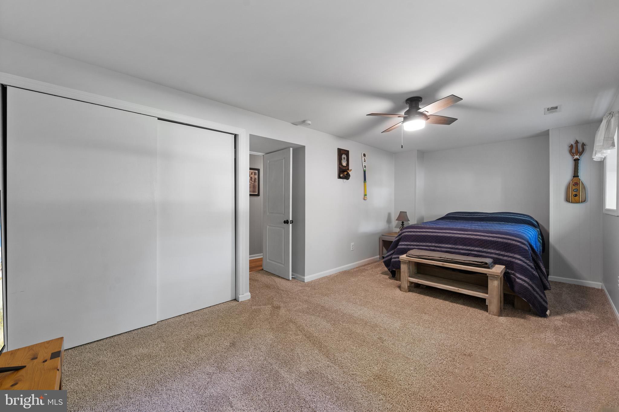 COUNTRY LAKES - Residential
