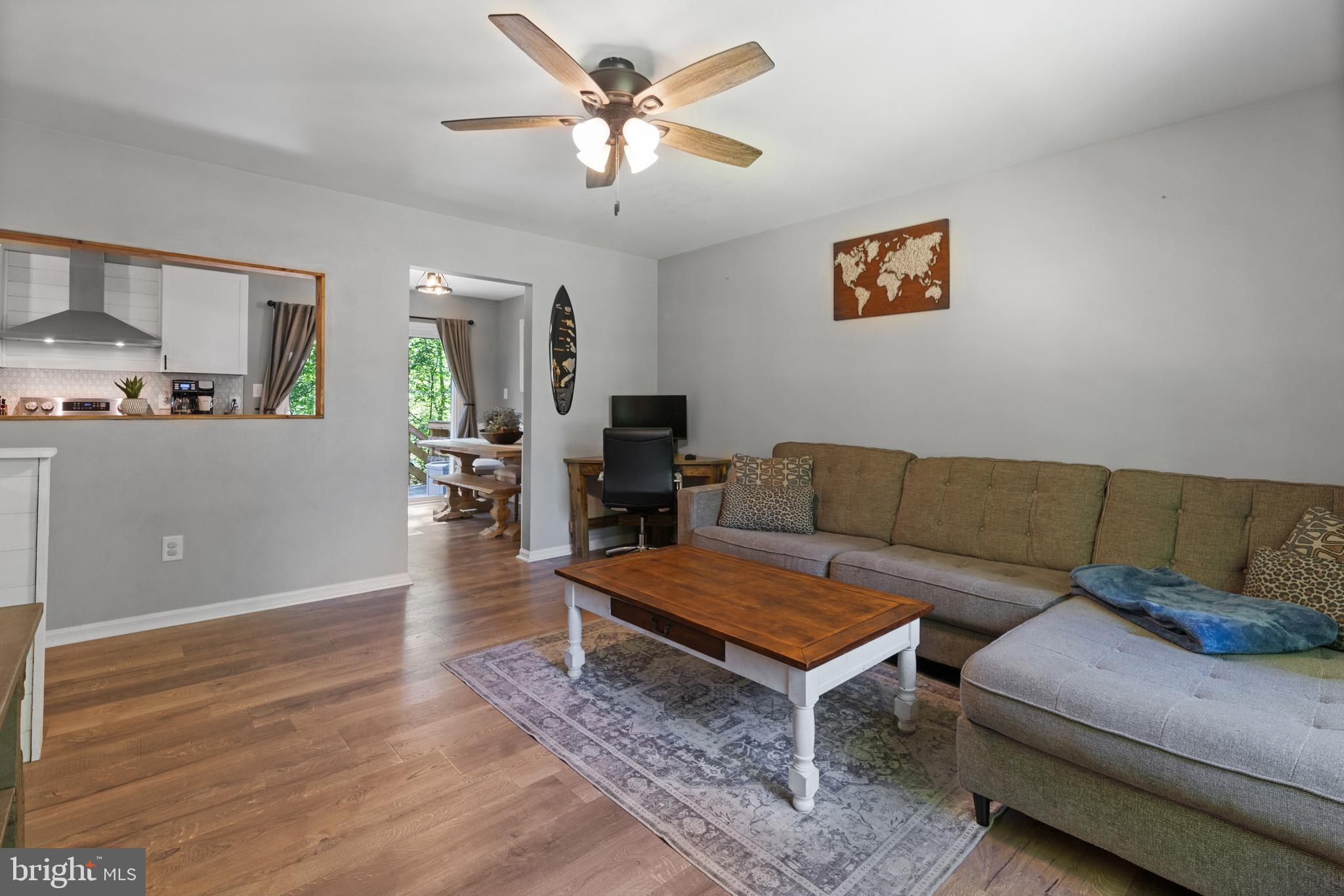 COUNTRY LAKES - Residential